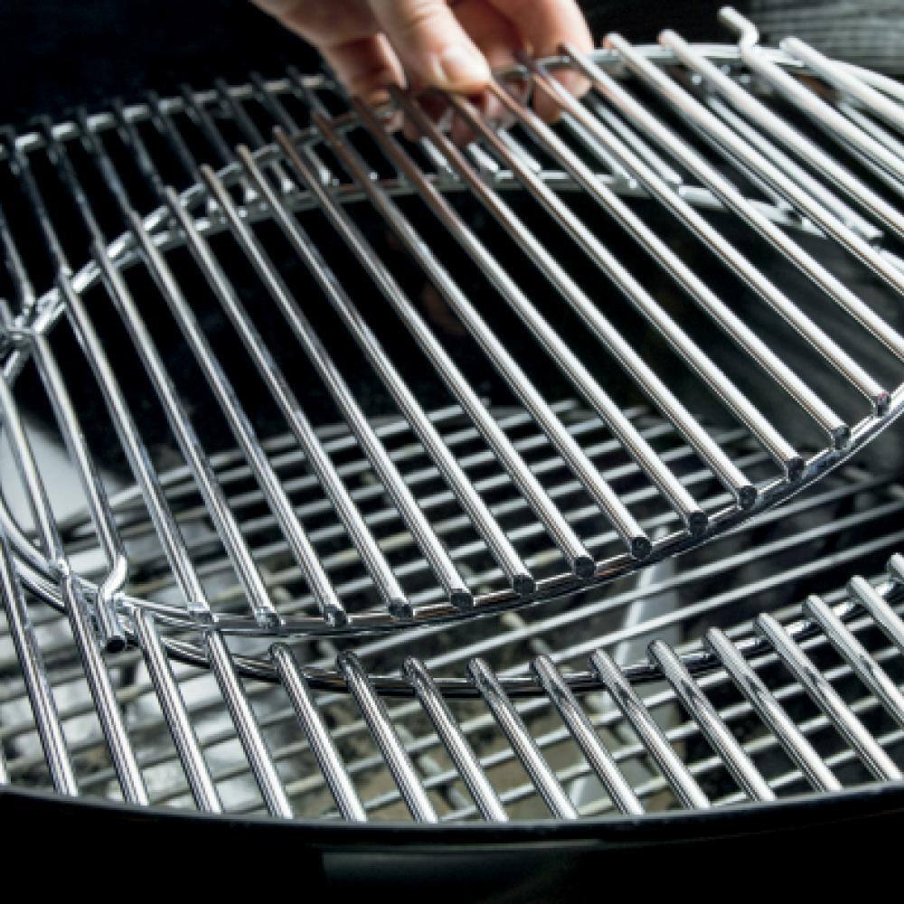 Weber Master-Touch 22 in. Charcoal Grill in Black with Built-In Thermometer 14501001