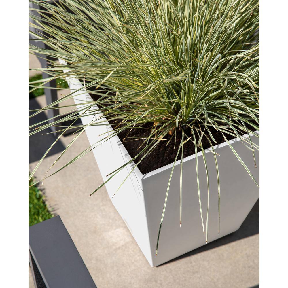 Veradek Nobleton Large White Plastic Tapered Planter with Drainage Holes(19 in. L x 19 in. W x 22 in. H) NBV22W