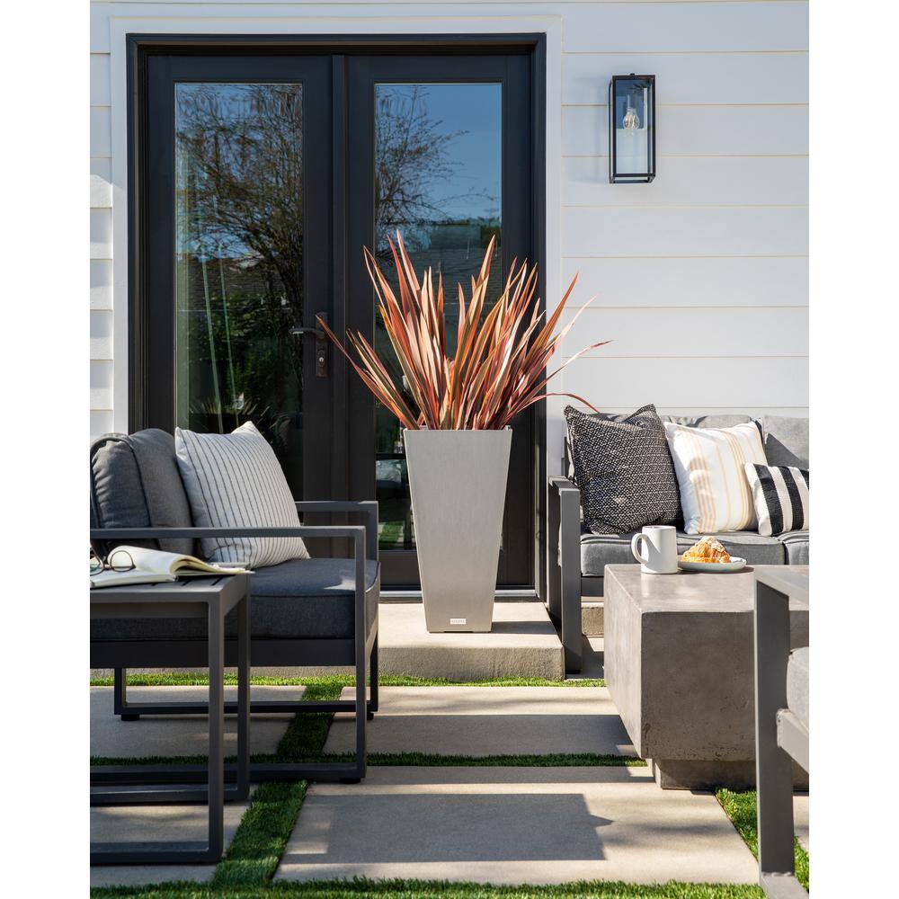 Veradek Midland Medium Gray Plastic Tapered Planter with Drainage Hole and Removable Plug (15.25 in. L x 15.25 in. W x 30 in. H) MV32C