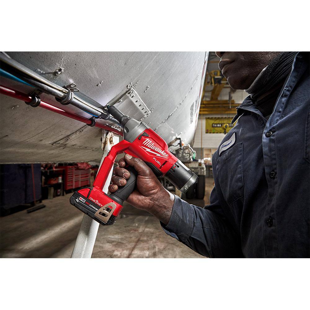 Milwaukee M18 FUEL ONE-KEY 18V Lith-Ion Cordless Rivet Tool w/ (1) 5.0 Ah Battery 2660-20-48-11-1850