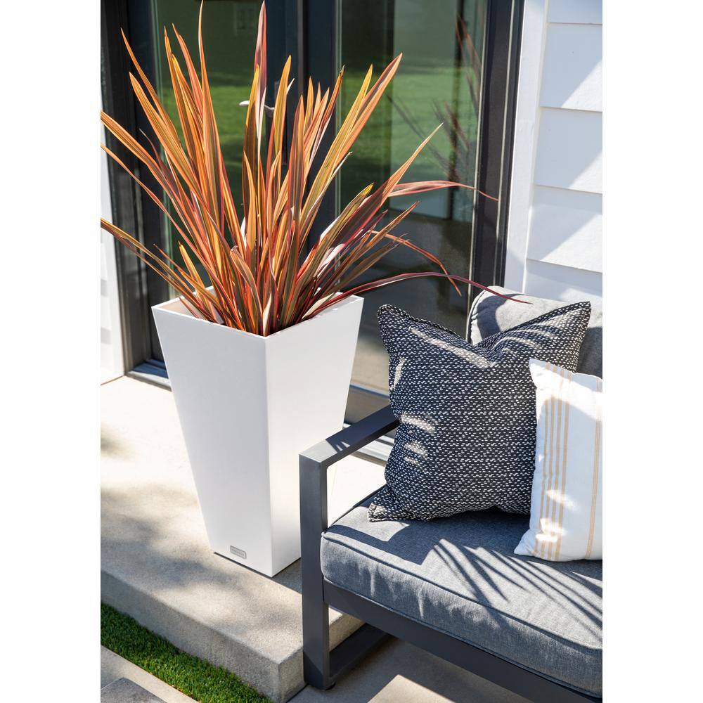 Veradek Midland Medium White Plastic Tapered Planter with Drainage Holes (15.25 in. L x 15.25 in. W x 30 in. H) MV32W