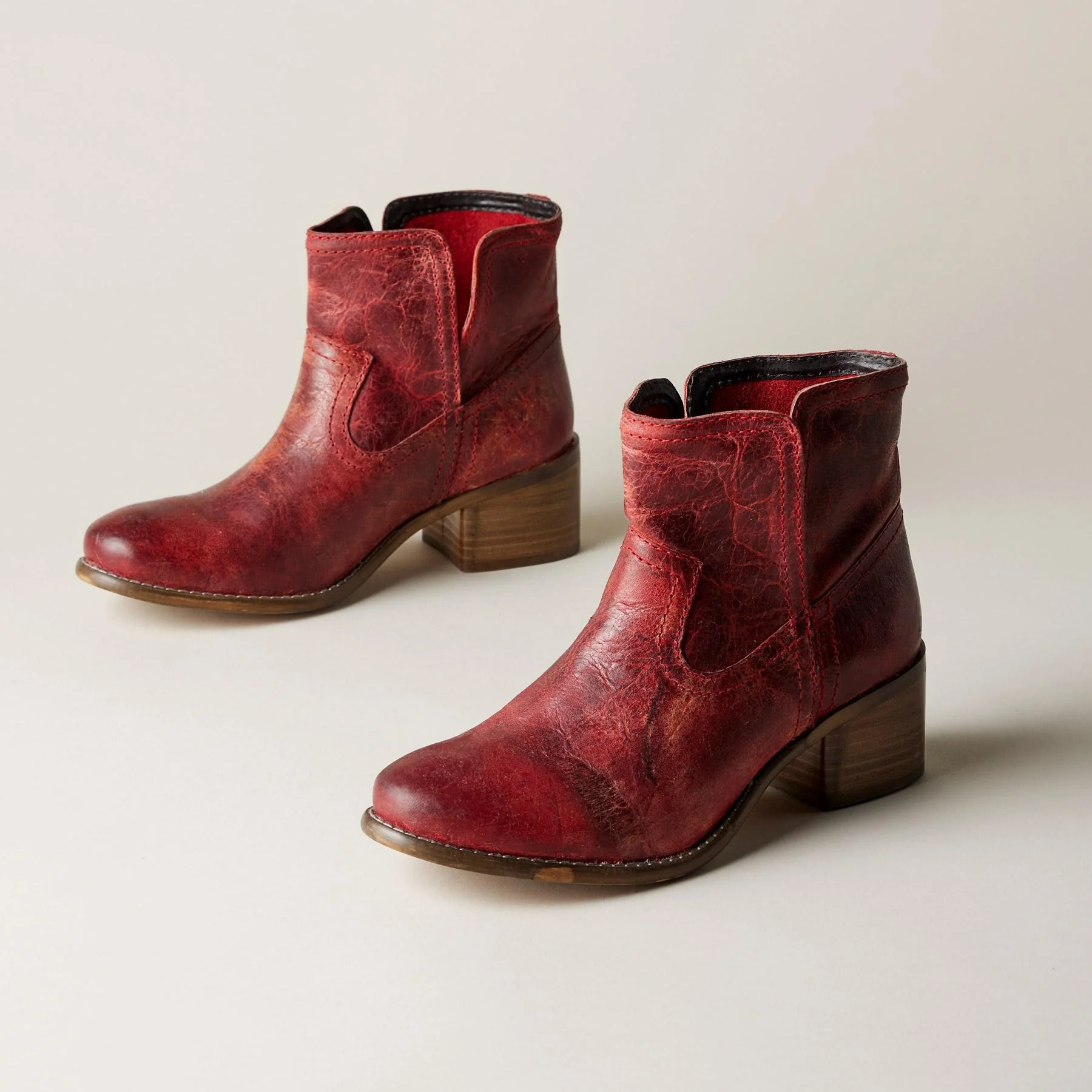 Blazing Hearts Boots