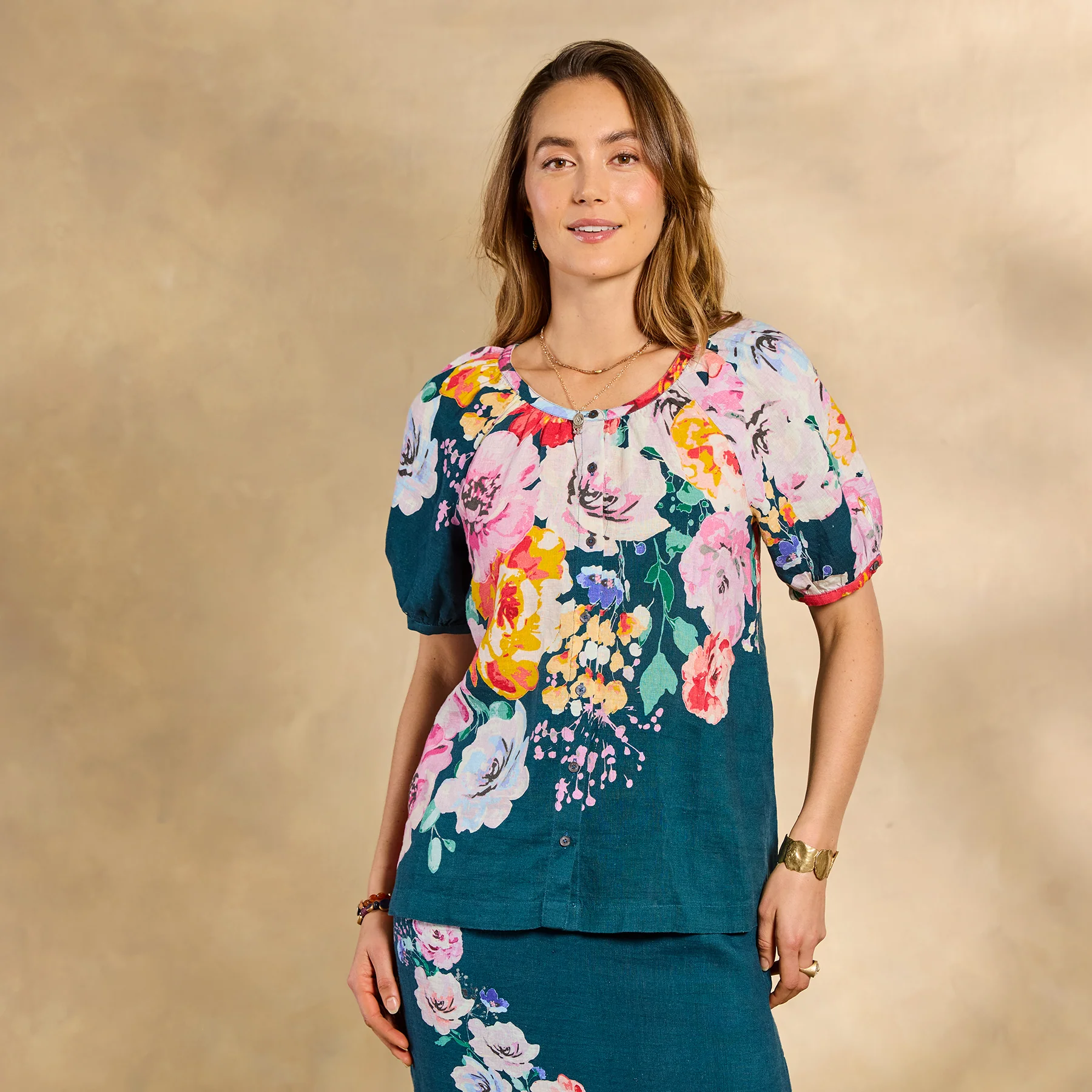 Graceful Verenia Linen Top