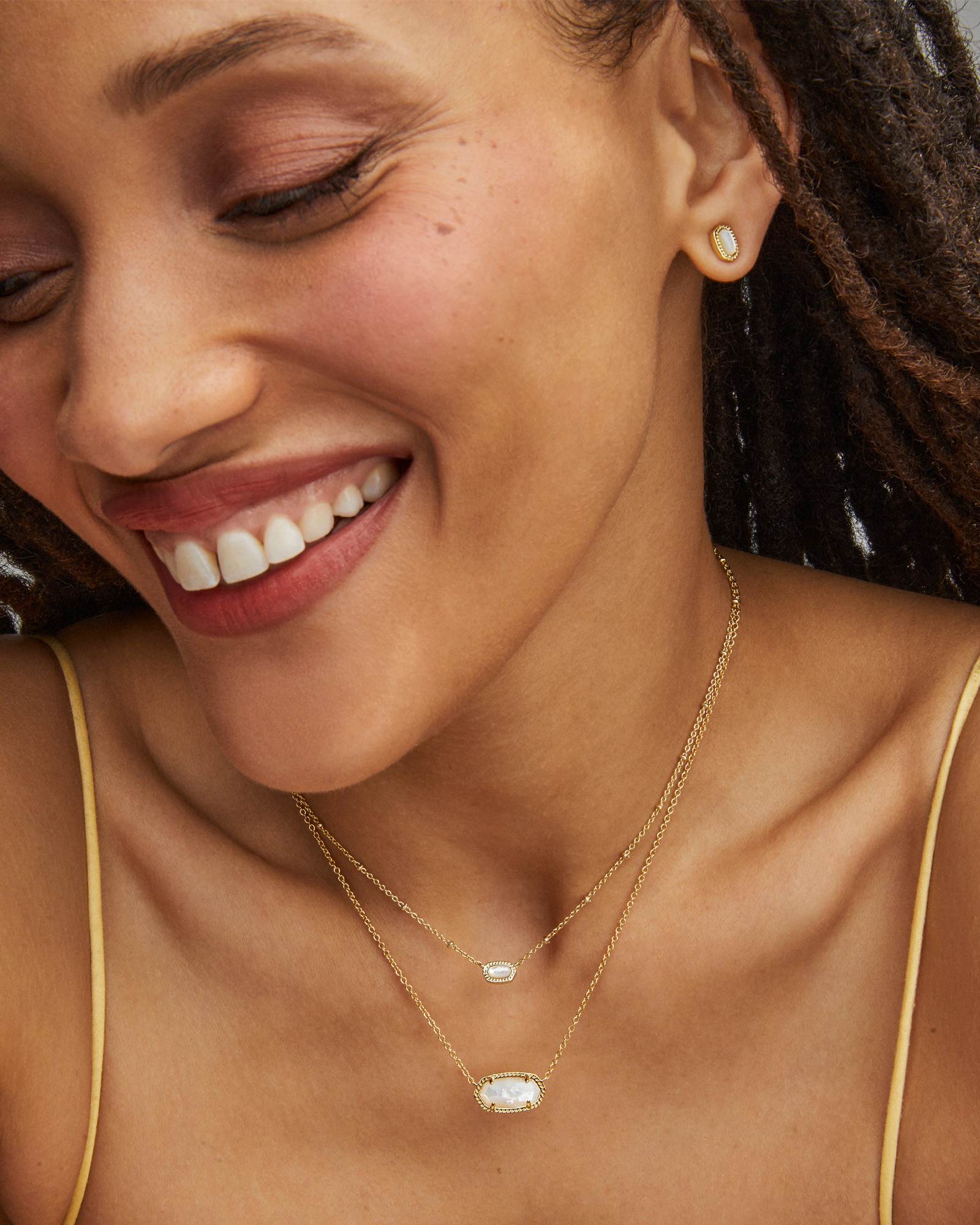 Mini Elisa Gold Satellite Short Pendant Necklace in Fuchsia Magnesite