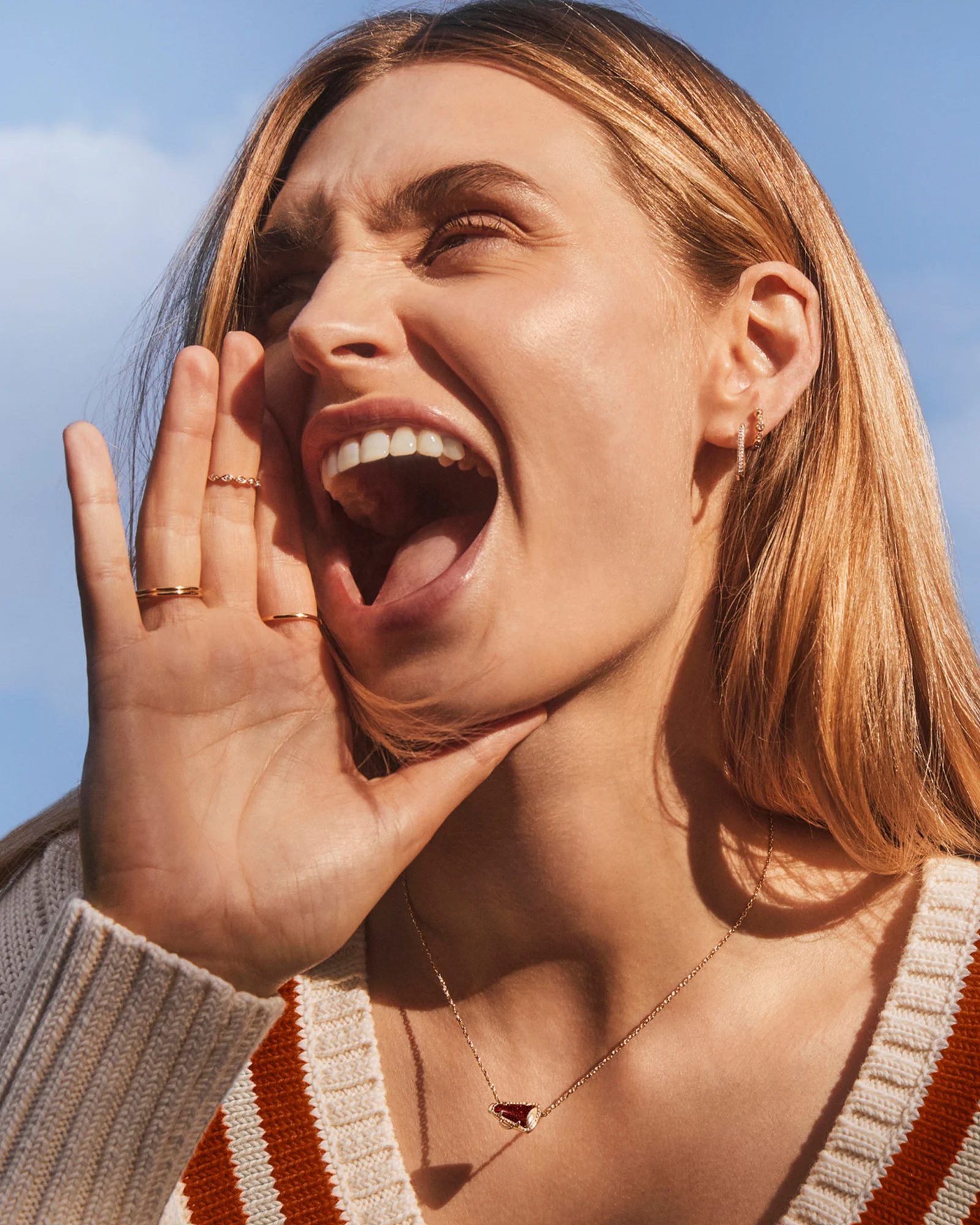 Cheer Gold Short Pendant Necklace in White Mother-of-Pearl