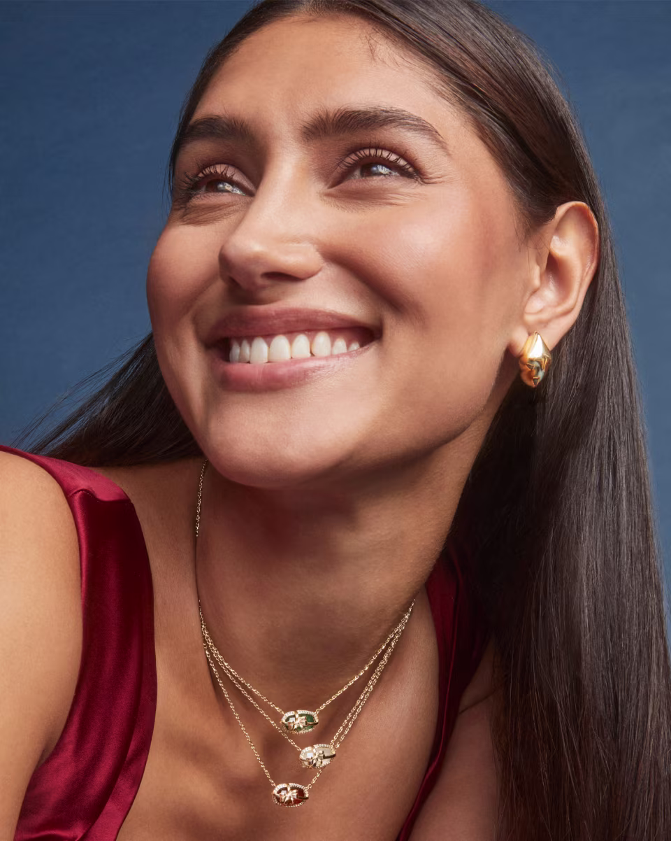 Elisa Bow Gold Short Pendant Necklace