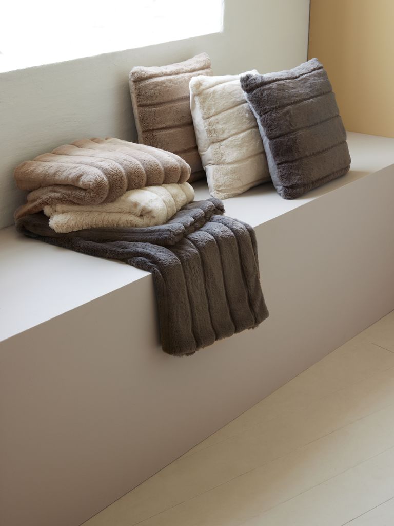 Throw STAVKLOKKE 130x170 taupe