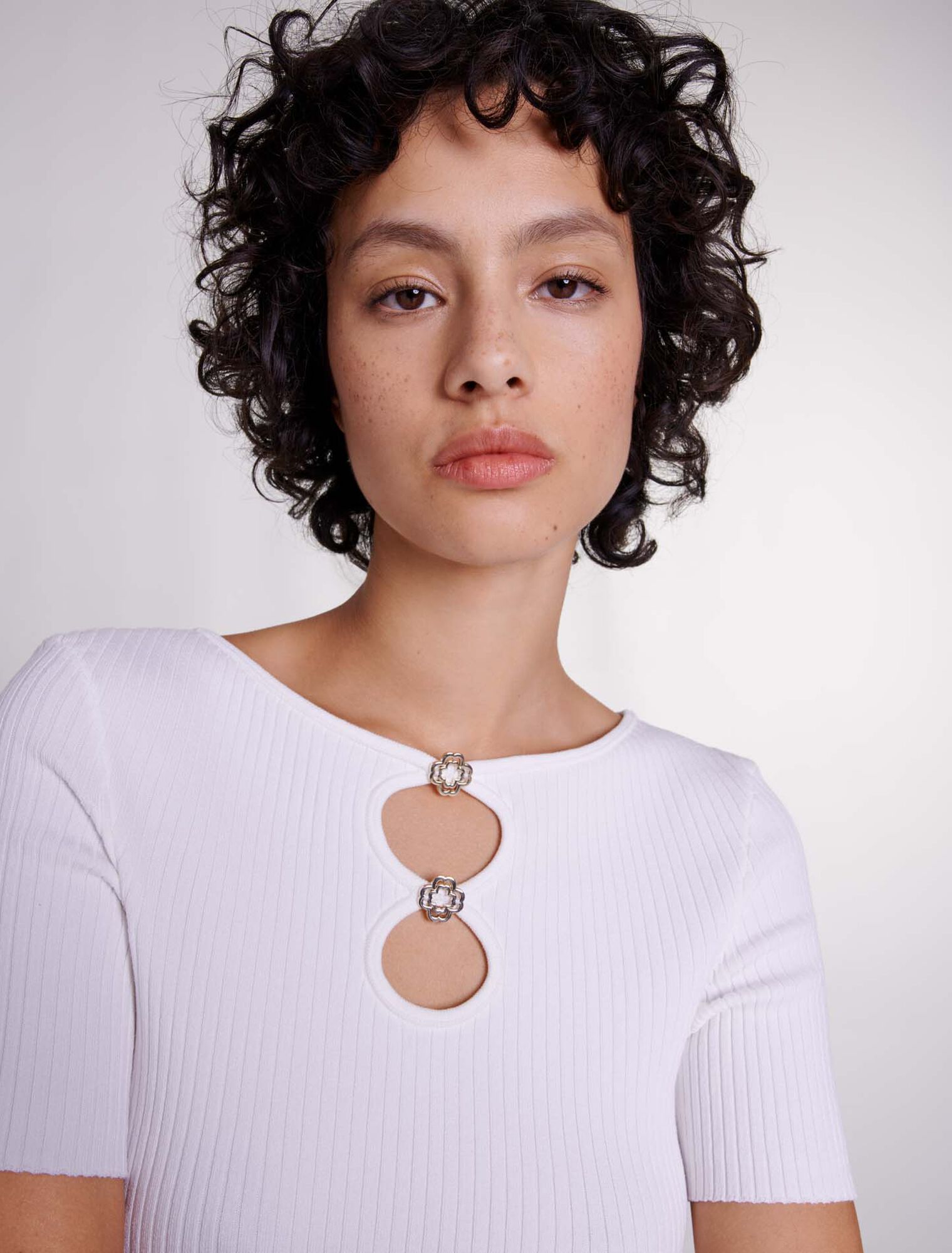 Cutaway knit top with jewellery