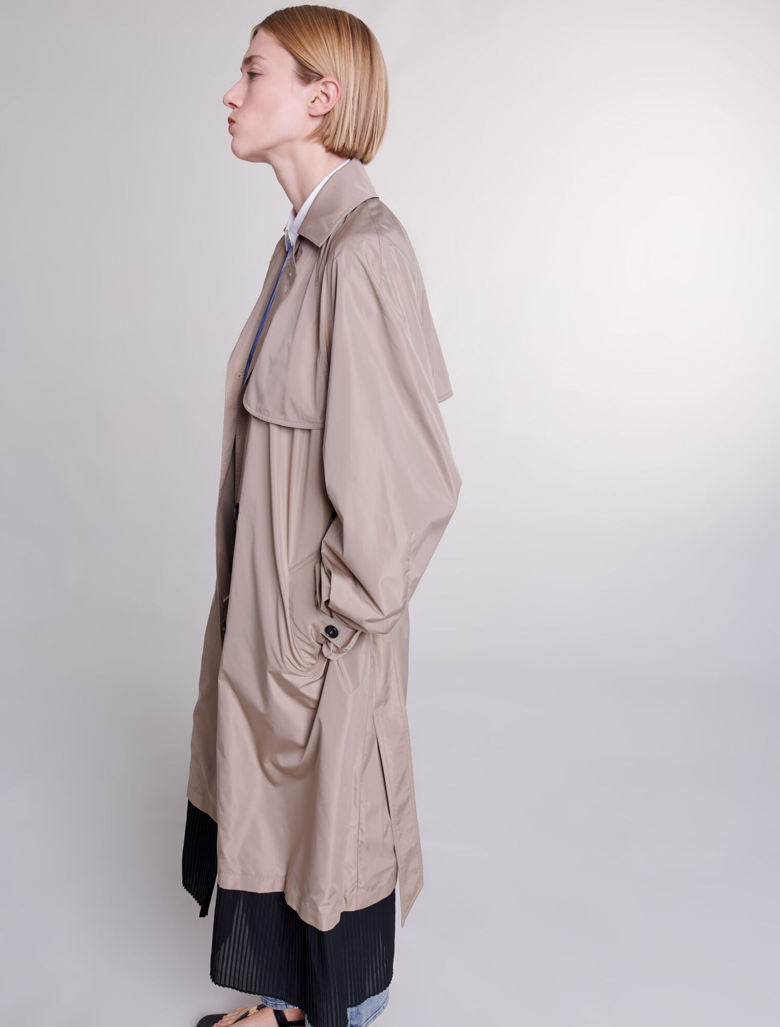Contrast trench coat