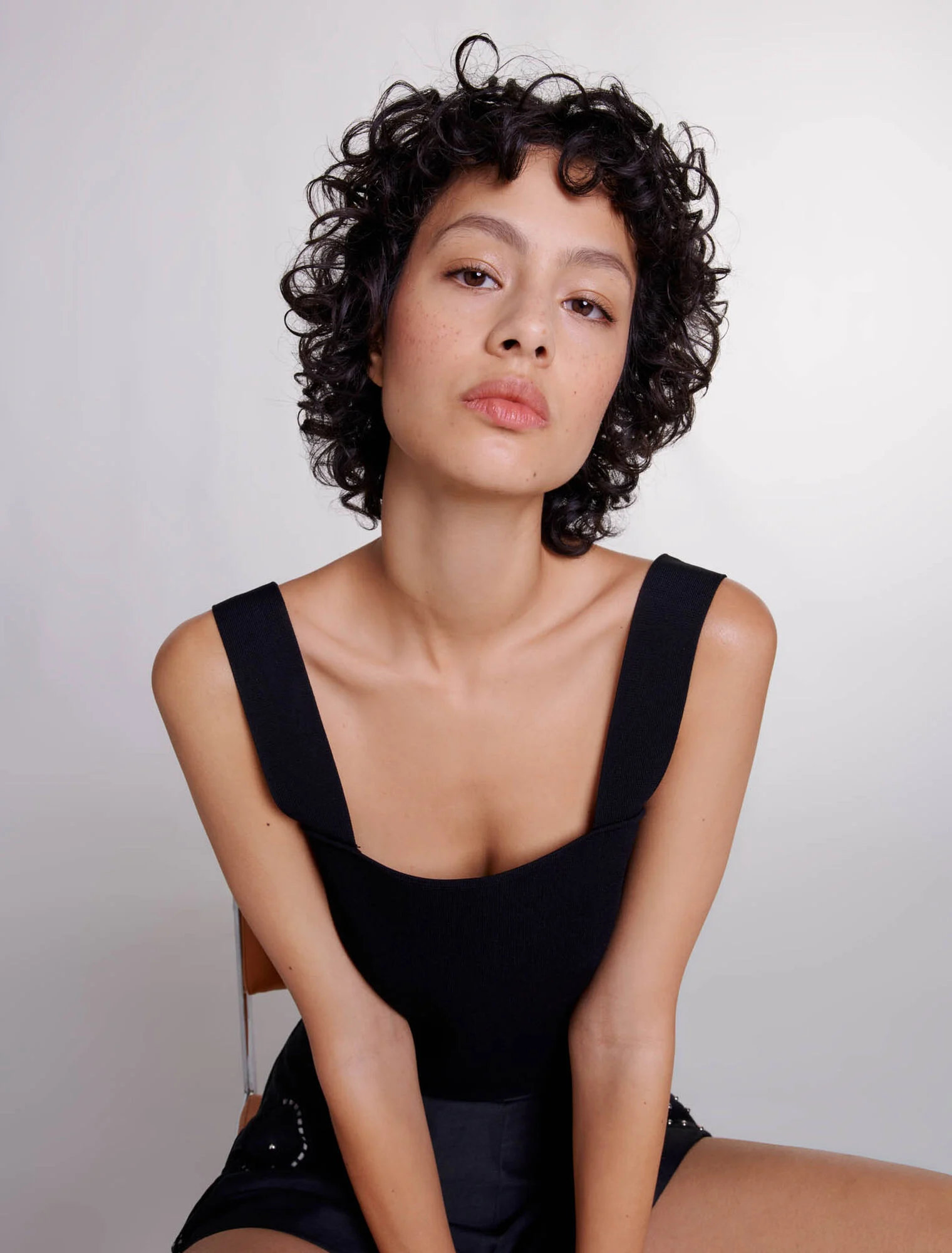 Knitted crop top with straps