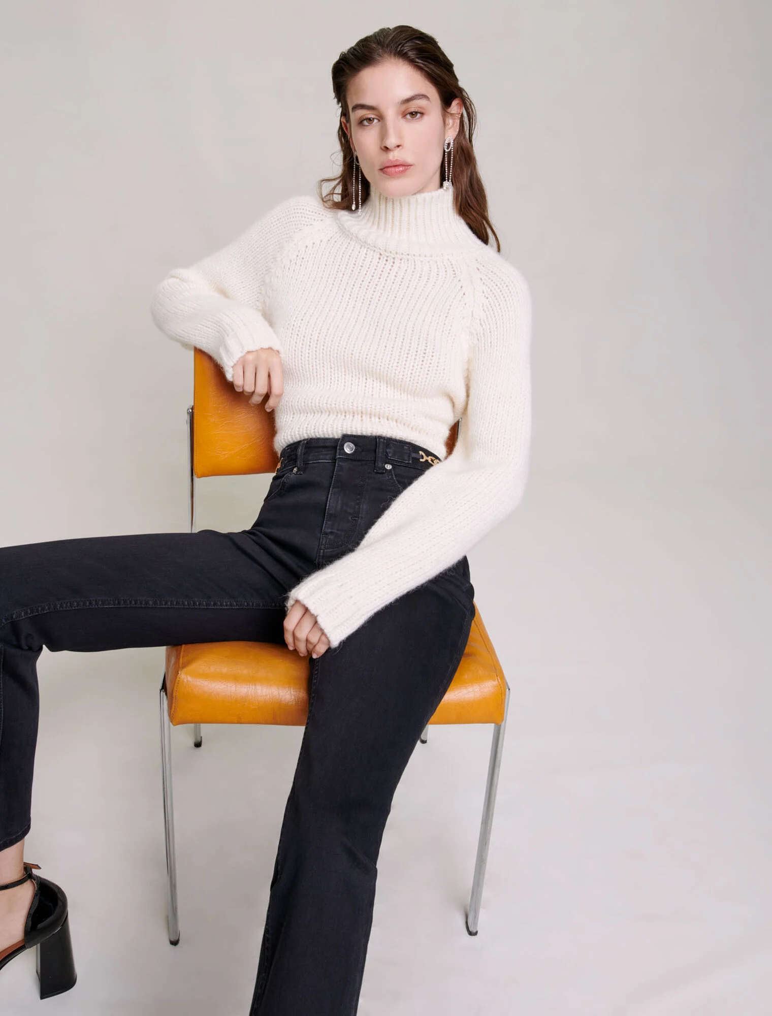 Jeans with curb chains and fringing