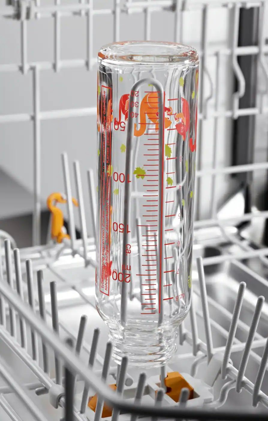 Bottle holder for lower basket