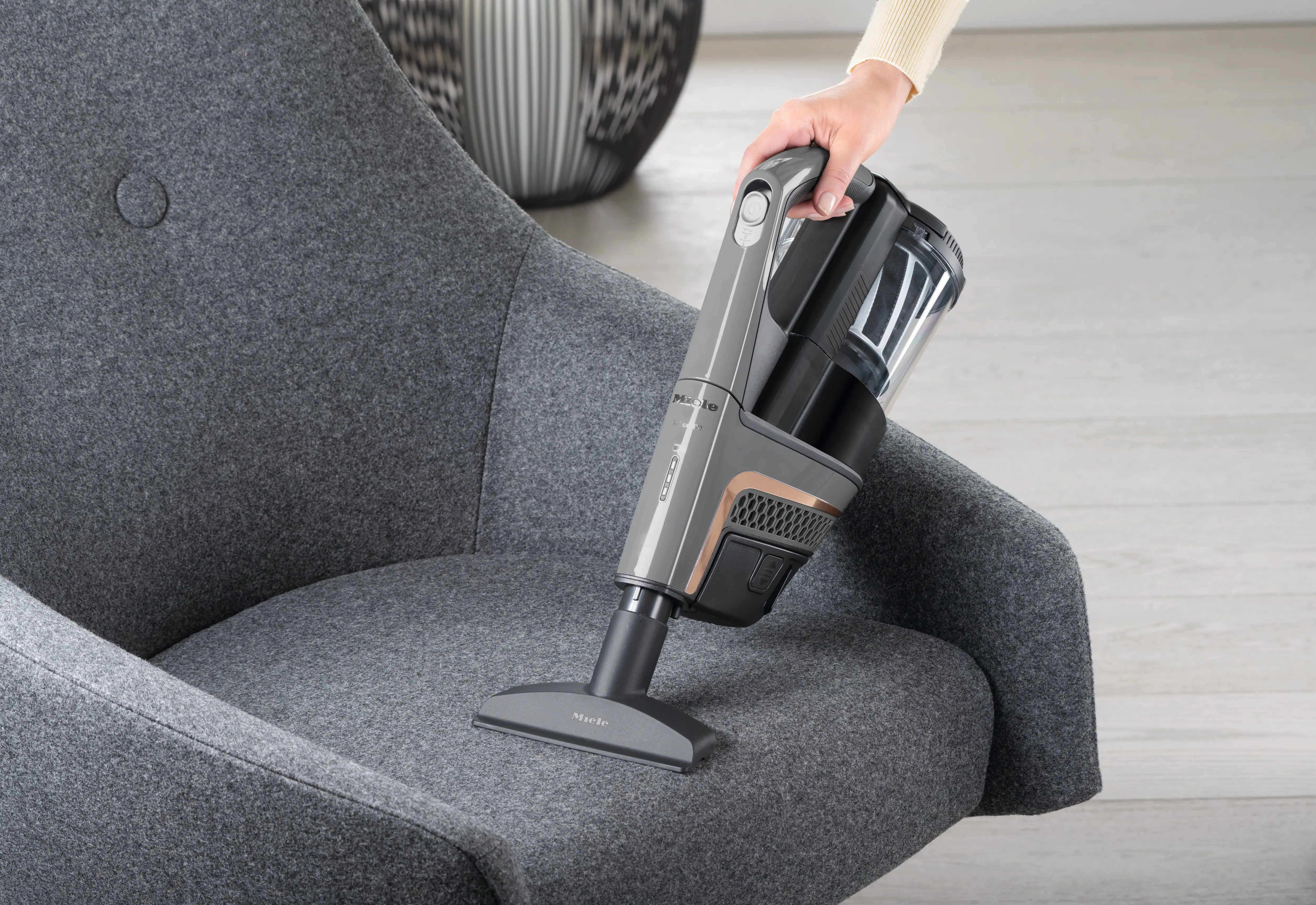 Wide upholstery nozzle