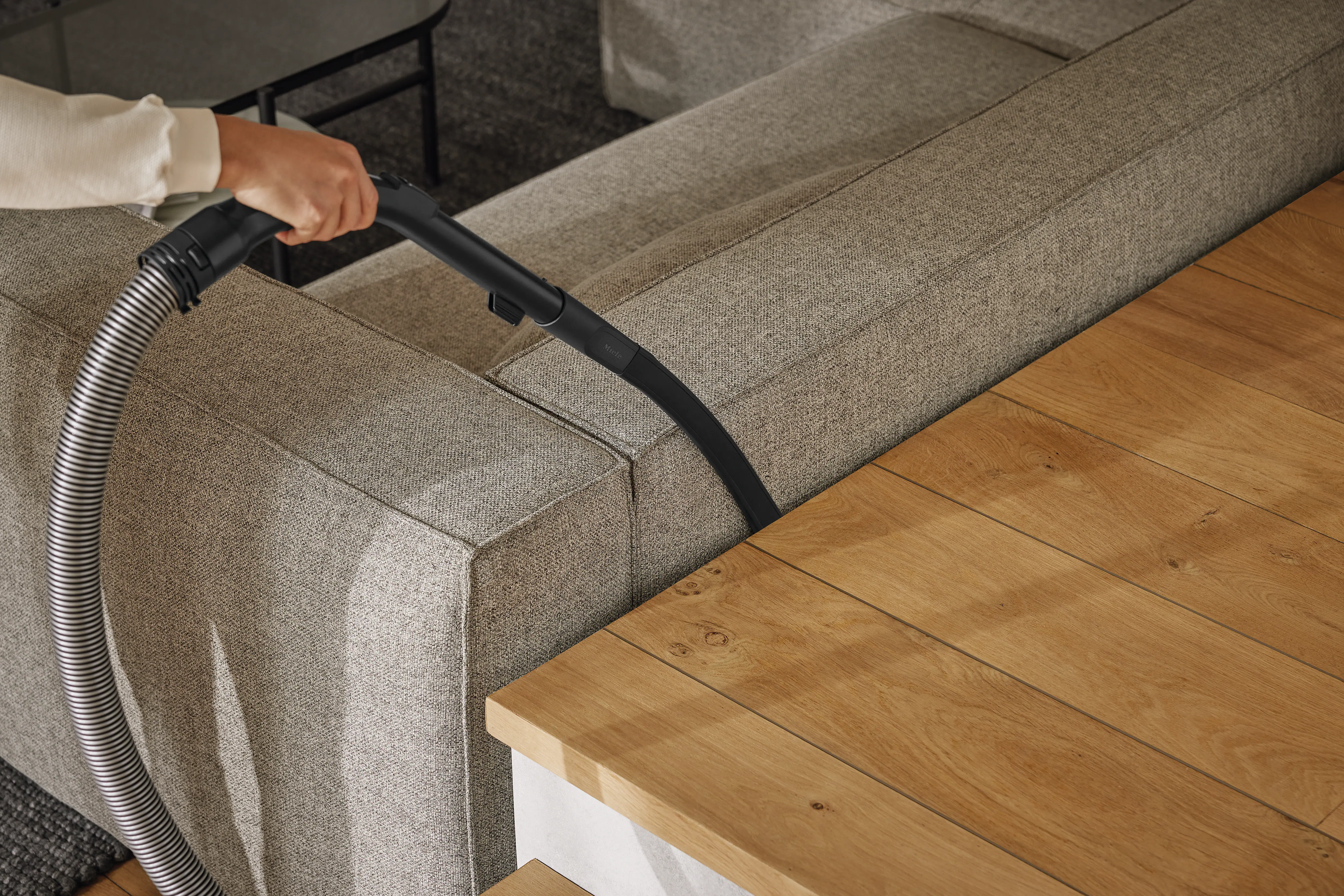 Flexible crevice nozzle