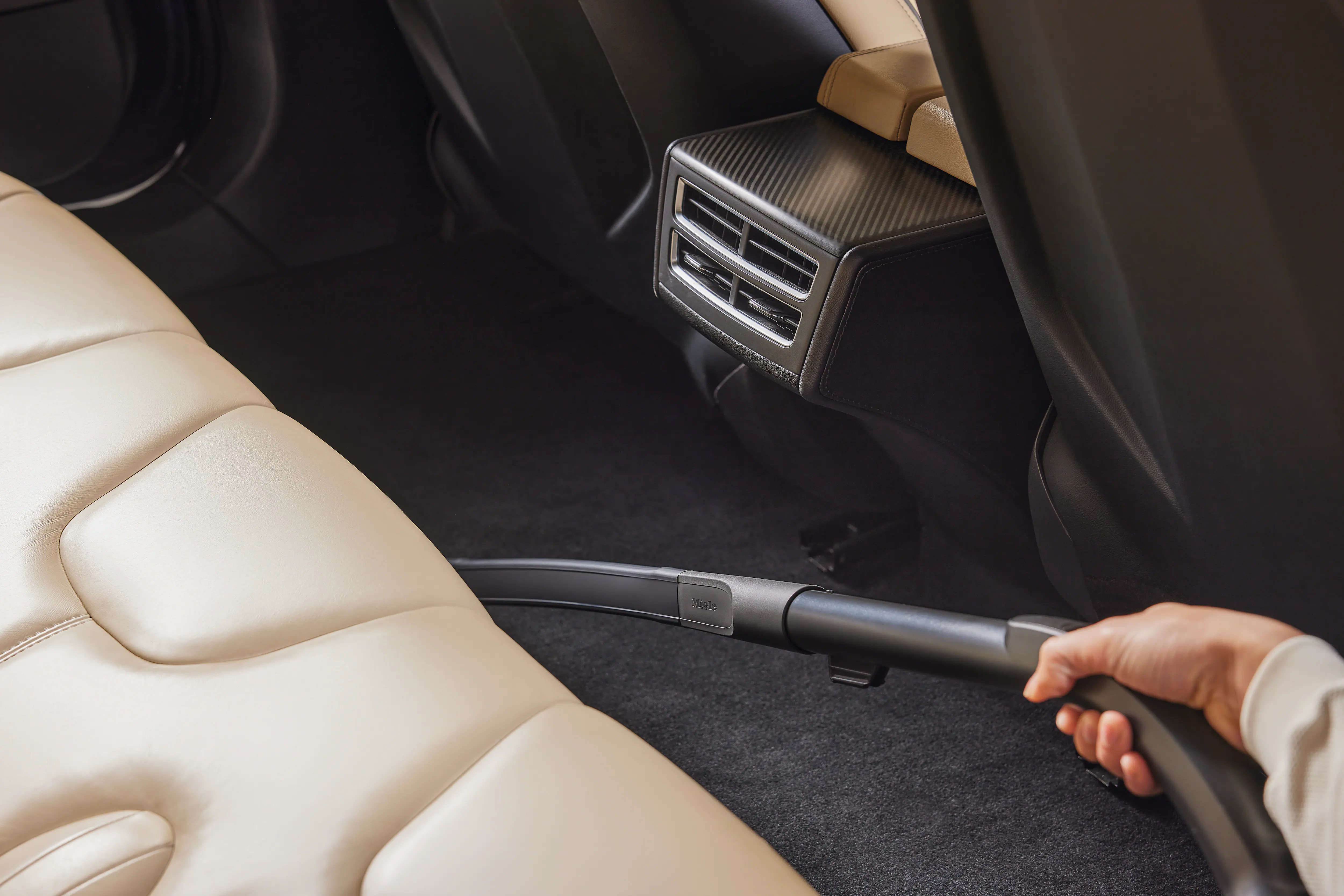 Flexible crevice nozzle