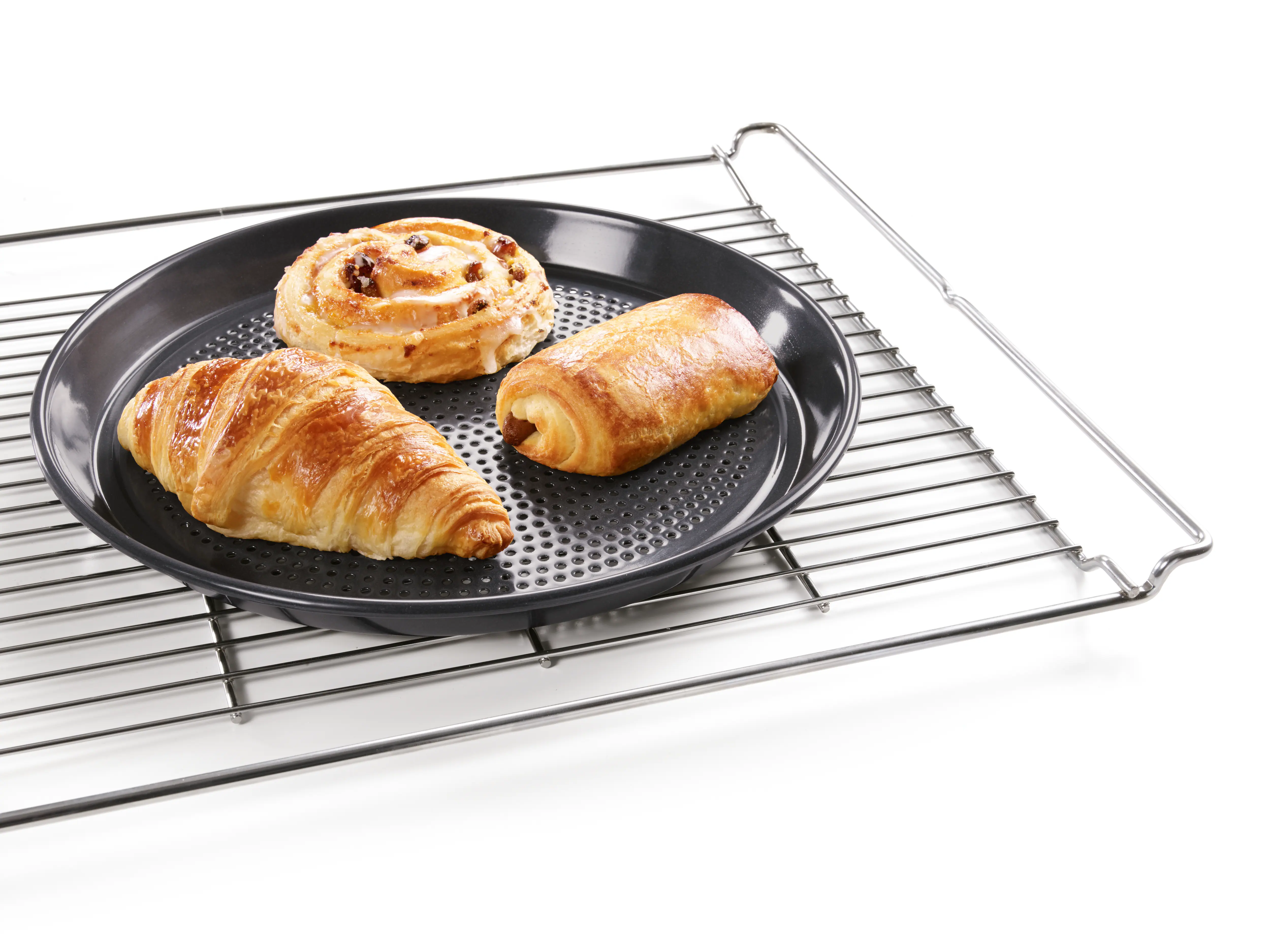 Round baking and AirFry tin, perforated