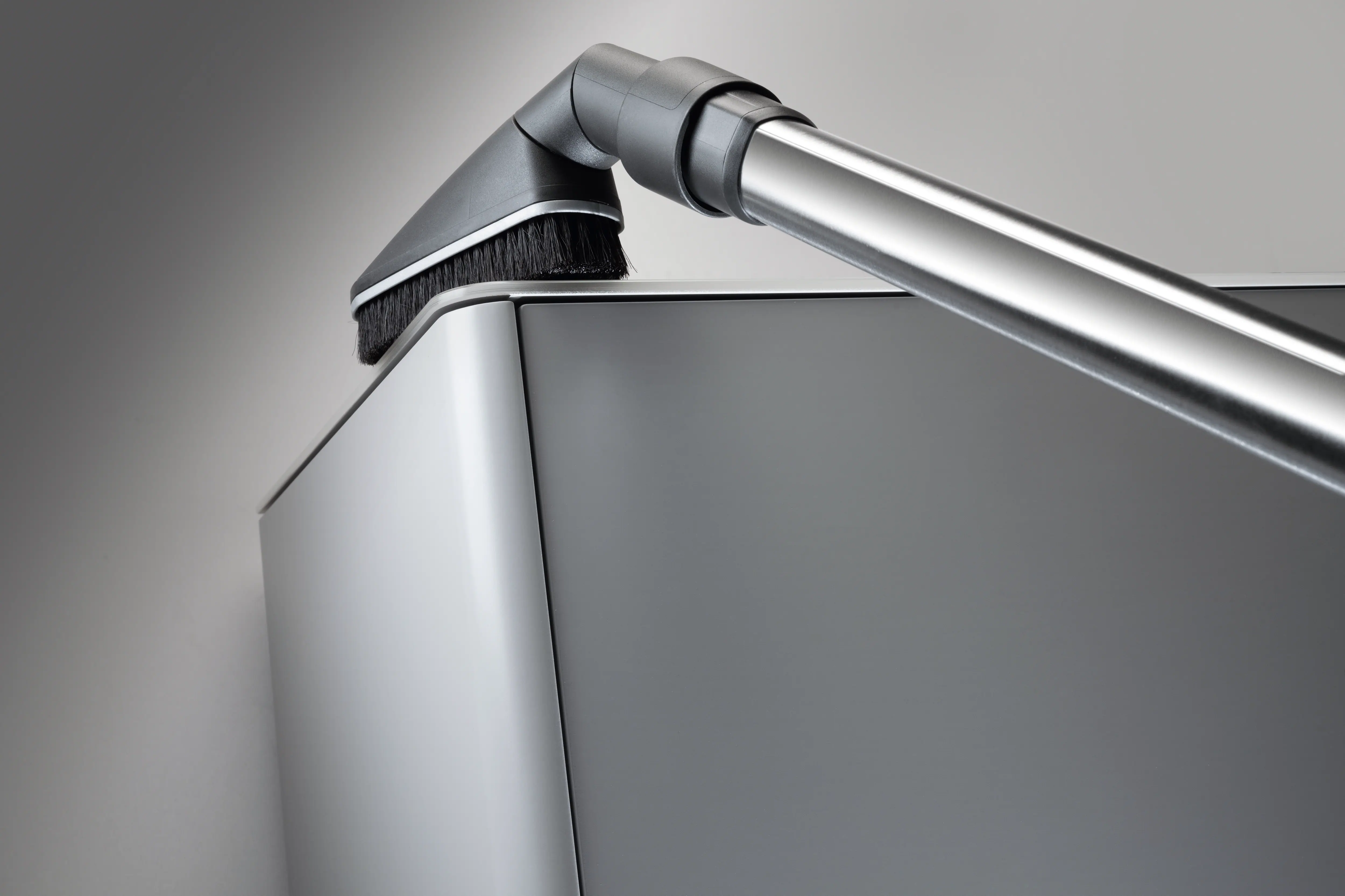 Flexibly adjustable universal brush with natural bristles