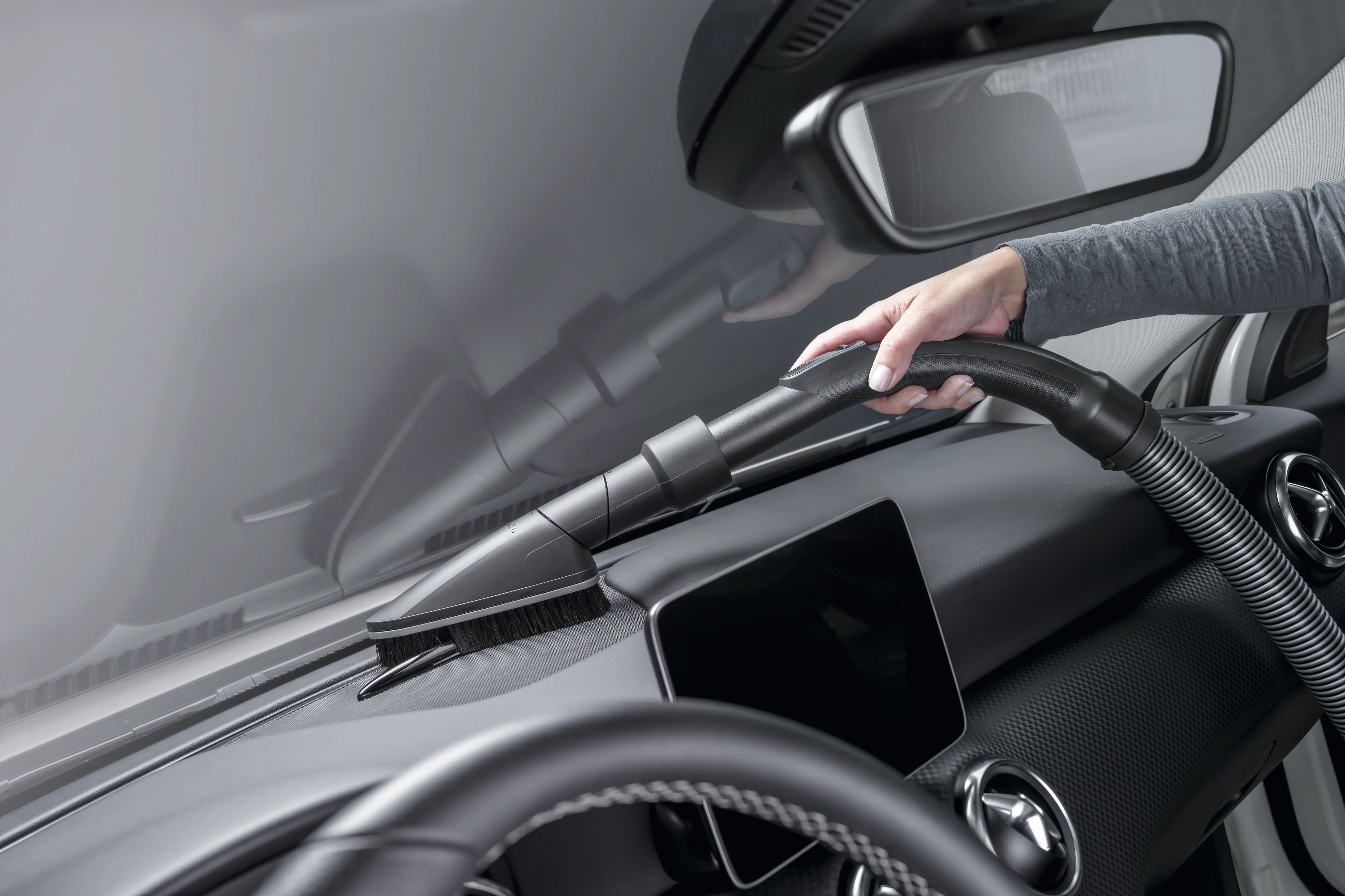 Flexibly adjustable universal brush with natural bristles