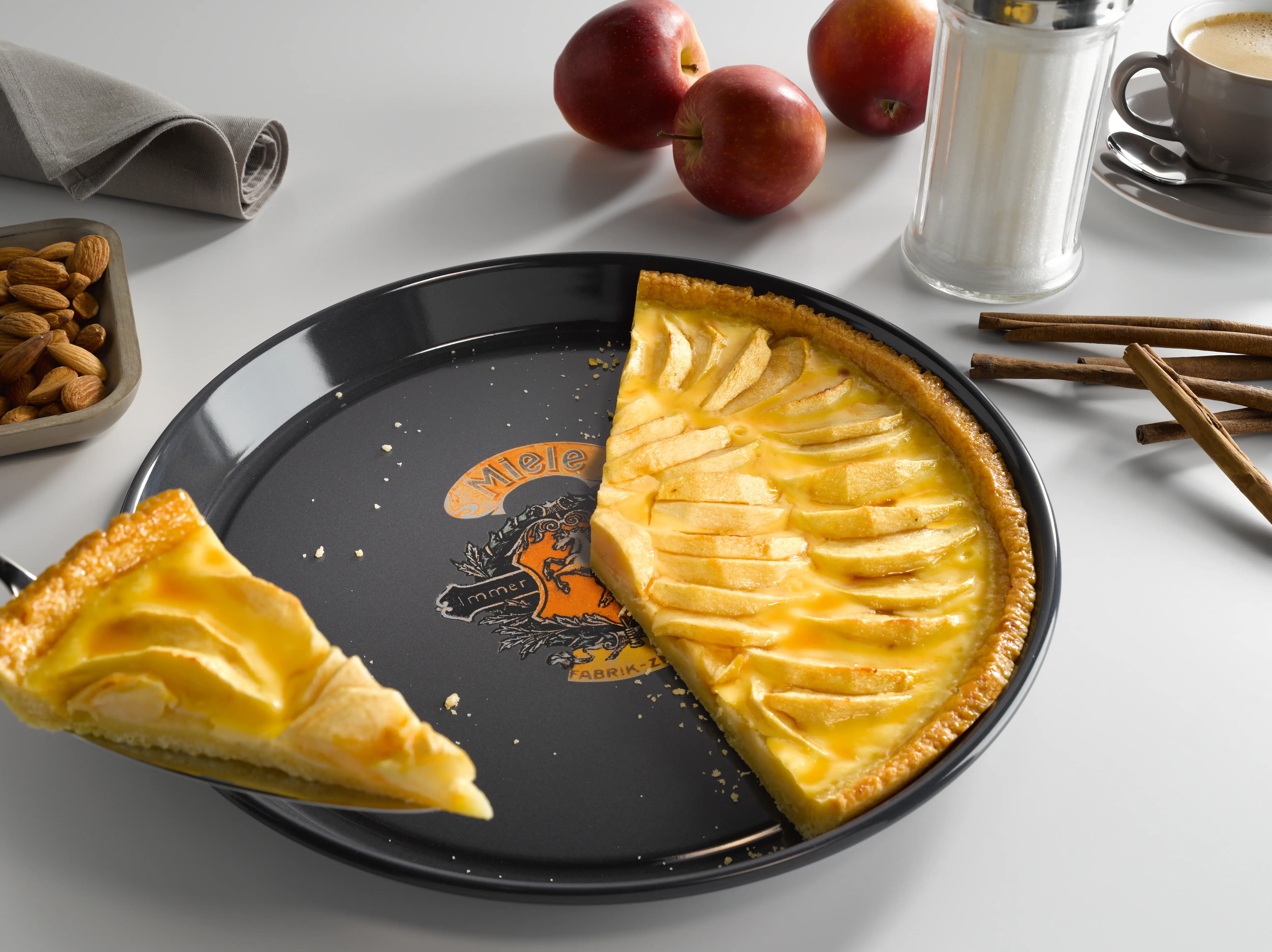 Round baking tray - Nostalgic logo