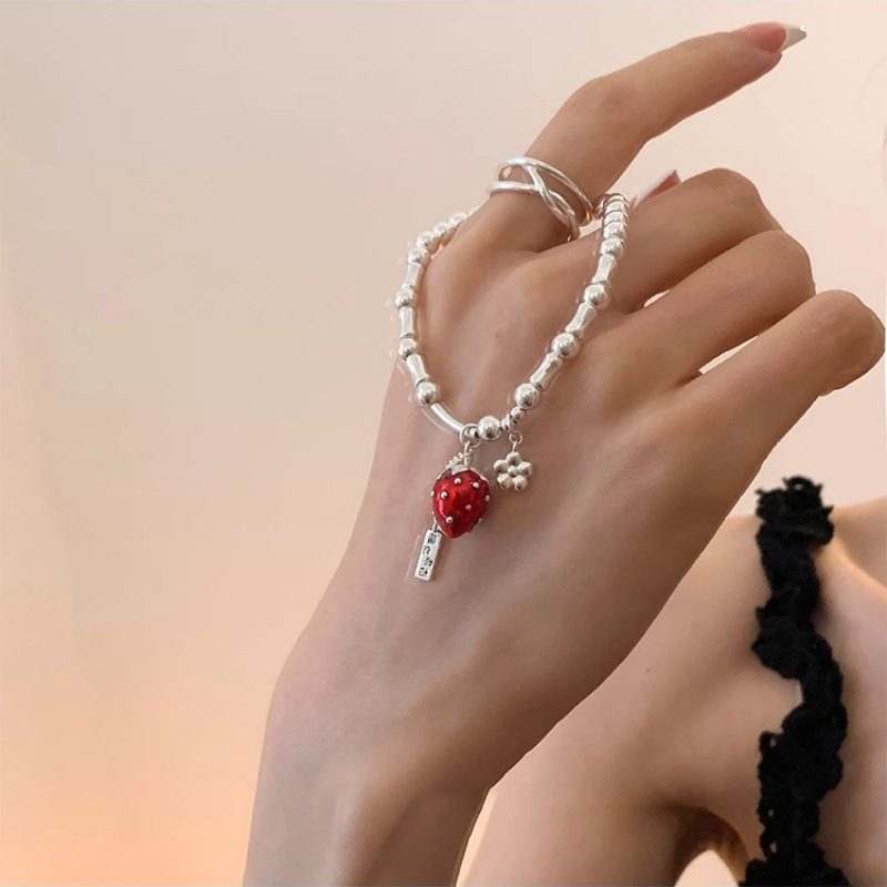 Strawberry Bracelet Women's Light Luxury Niche Exquisite, Sweet and Versatile High-end Hand Accessories
