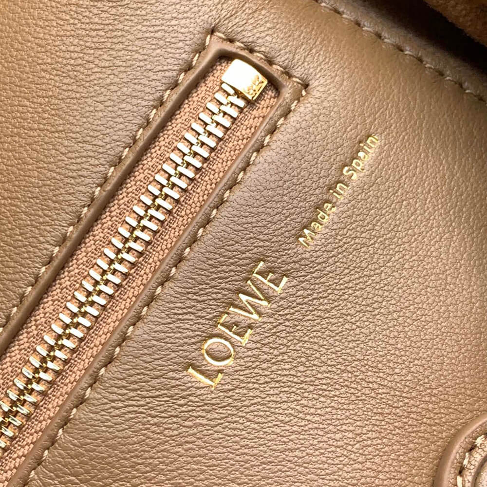 Loewe Medium Squeeze bag in nappa lambskin - Soul Replicas