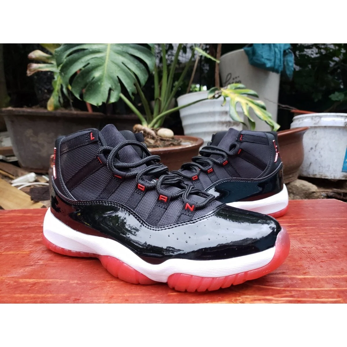 JORDAN 11 RETRO x PLAYOFFS BRED - Soul Replicas