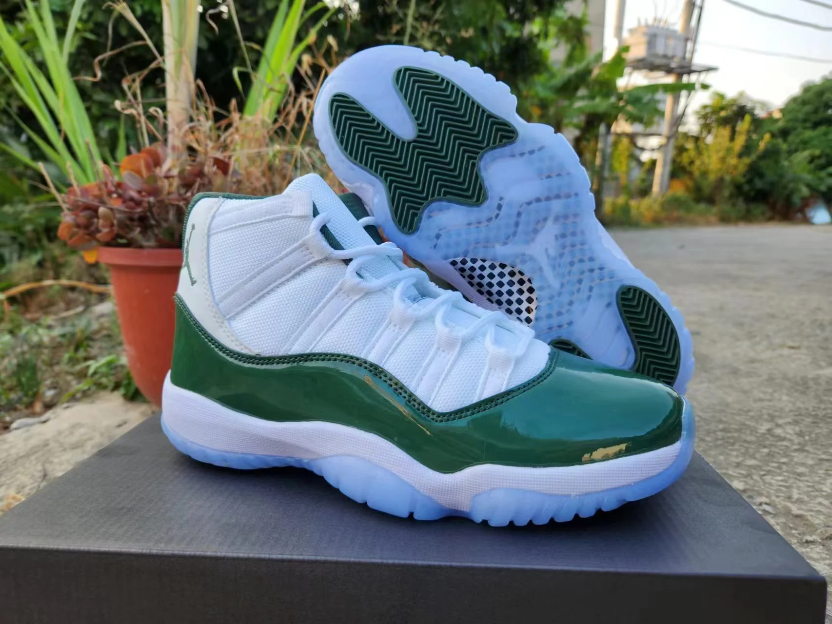 JORDAN 11 Green and White - Soul Replicas