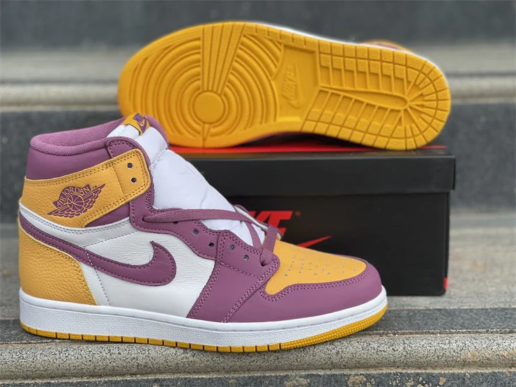 JORDAN 1 RETRO HIGH OG x BROTHERHOOD - Soul Replicas