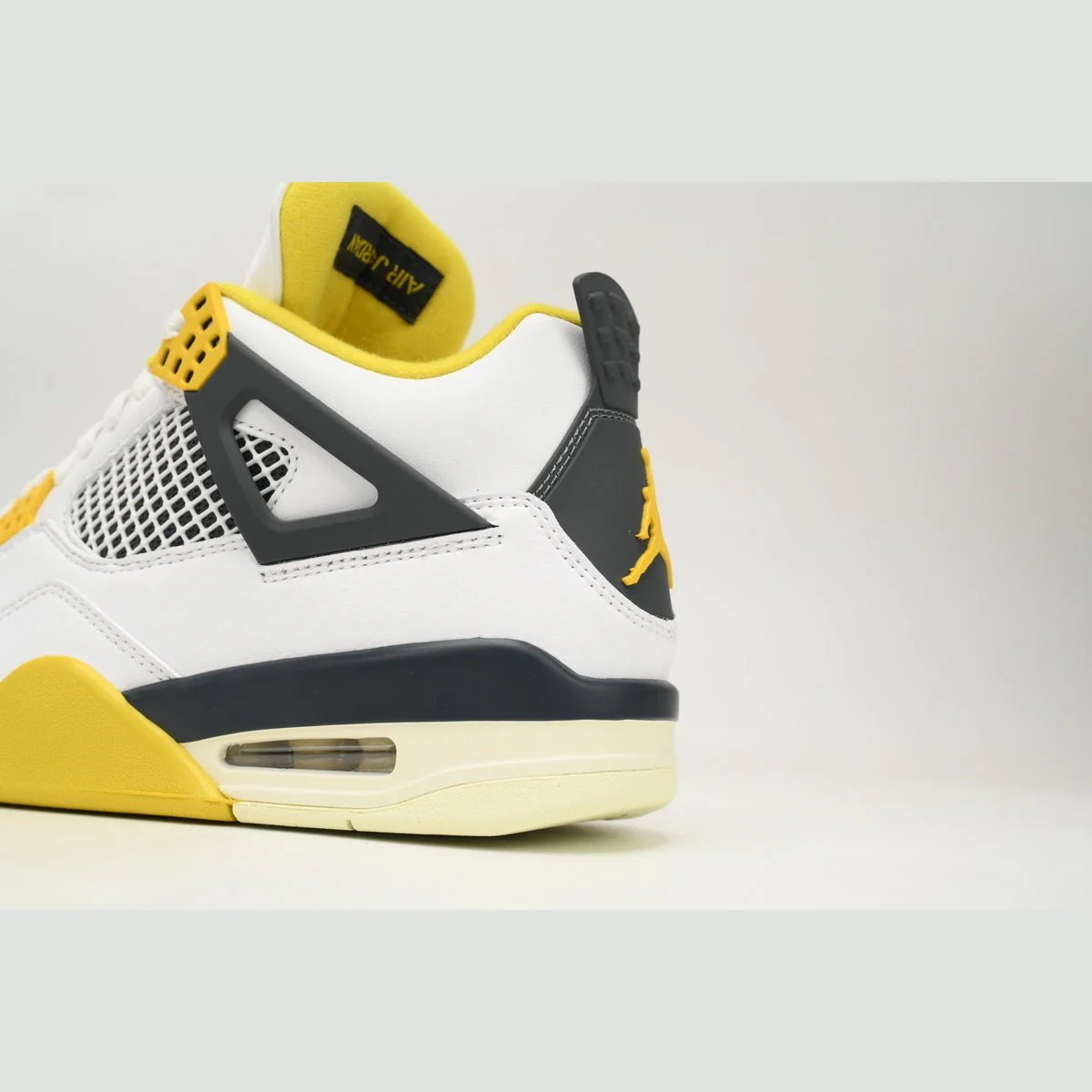 JORDAN 4 x VIVID SULFUR - Soul Replicas
