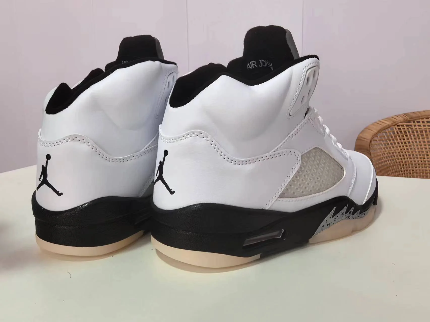 JORDAN 5 RETRO WHITE/BLACK - Soul Replicas