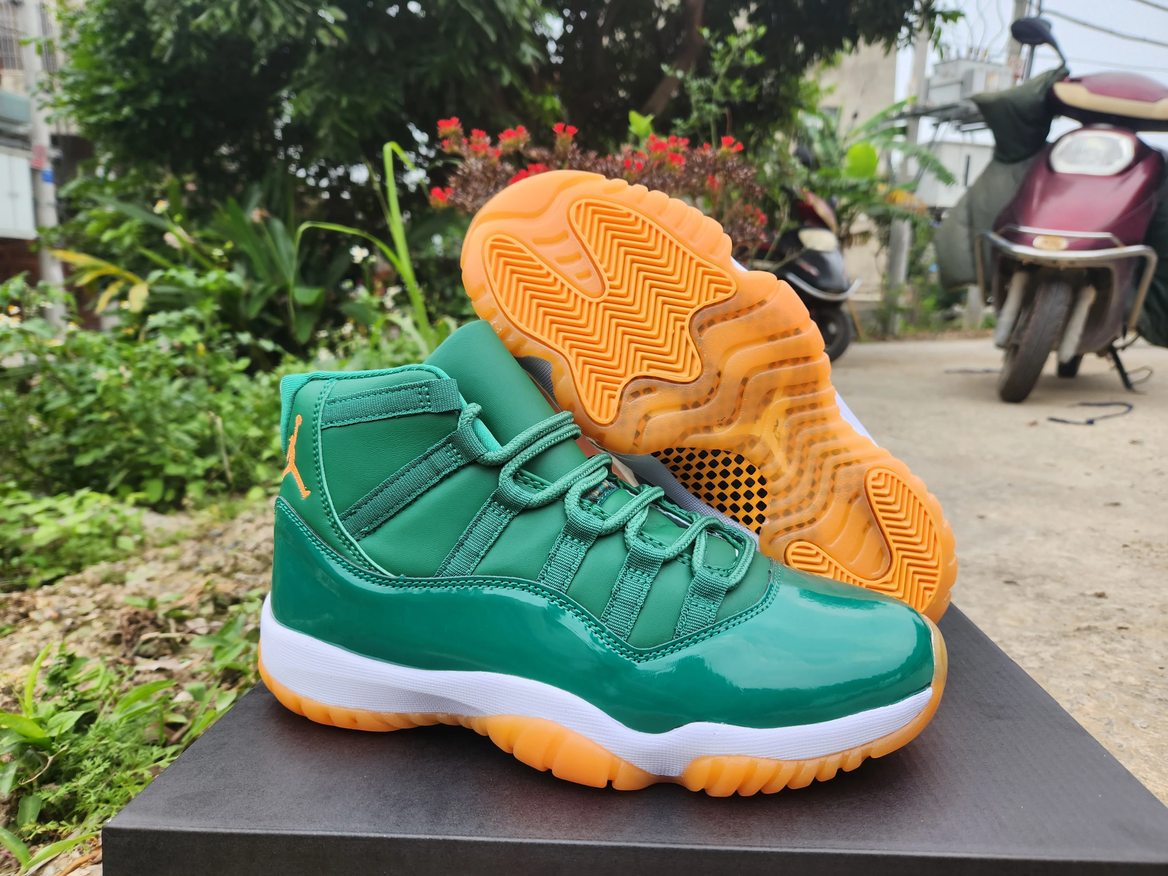 JORDAN 11 Green and Orange - Soul Replicas