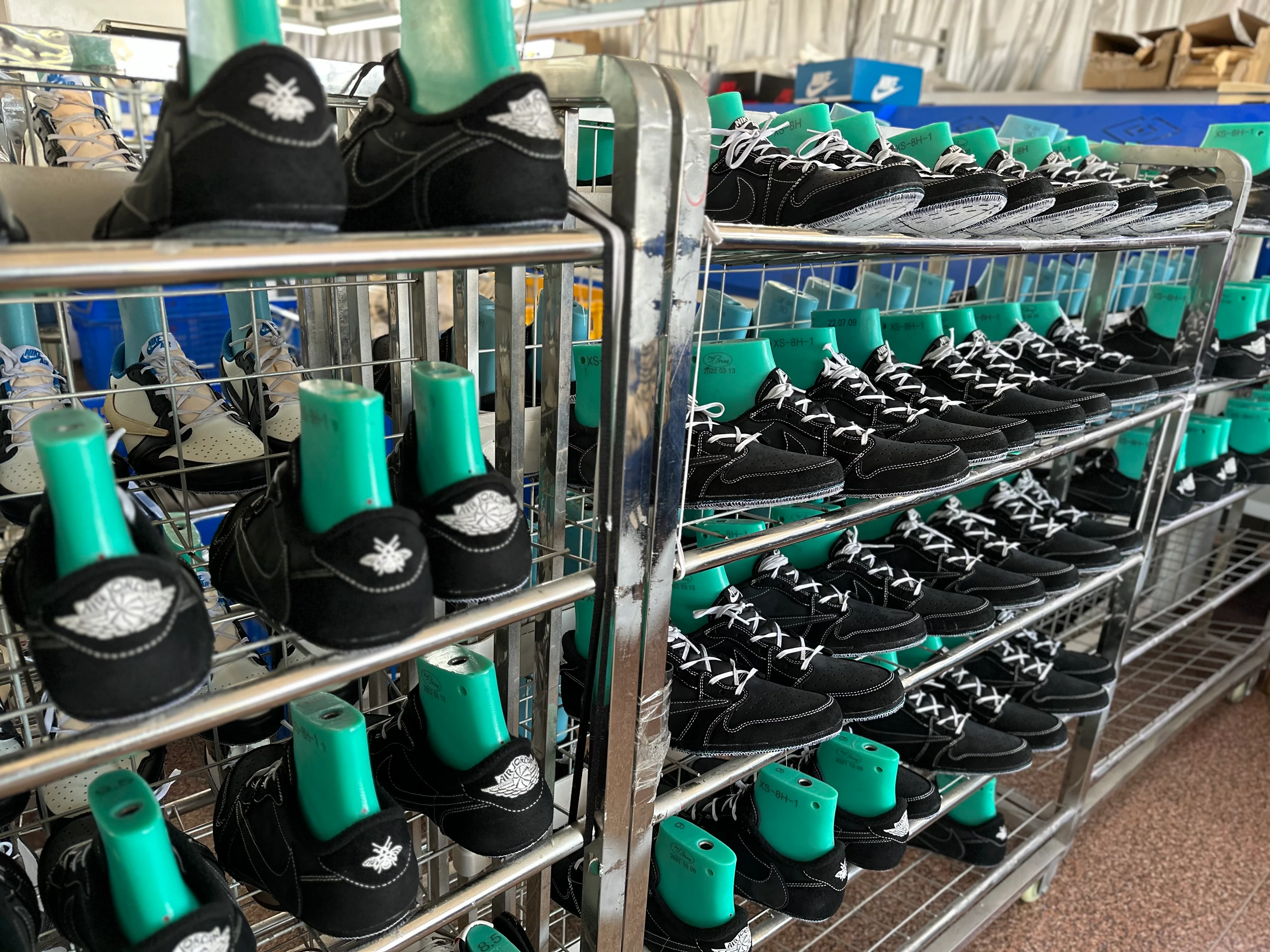 JORDAN 1 LOW x TRAVIS SCOTT PHANTOM - Soul Replicas