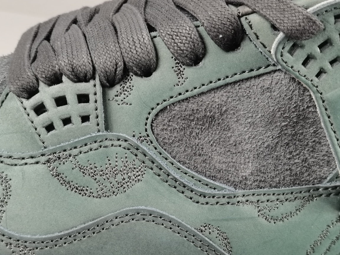 JORDAN 4 x KAWS BLACK OLIVE - Soul Replicas