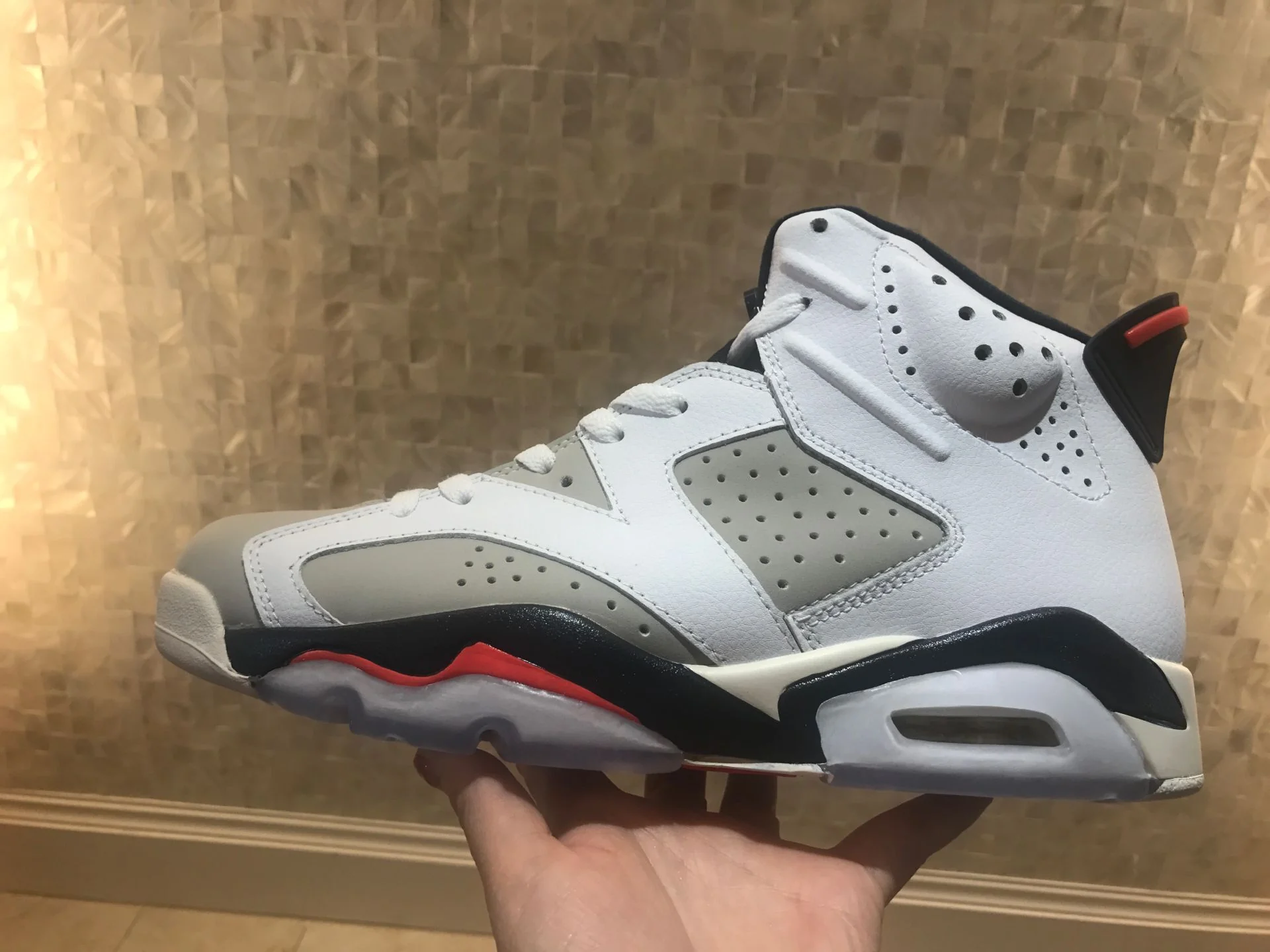 Jordan 6 Retro 