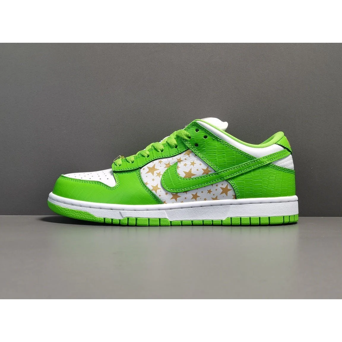 NIKE SB DUNK x SUPREME STARS MEAN GREEN - Soul Replicas