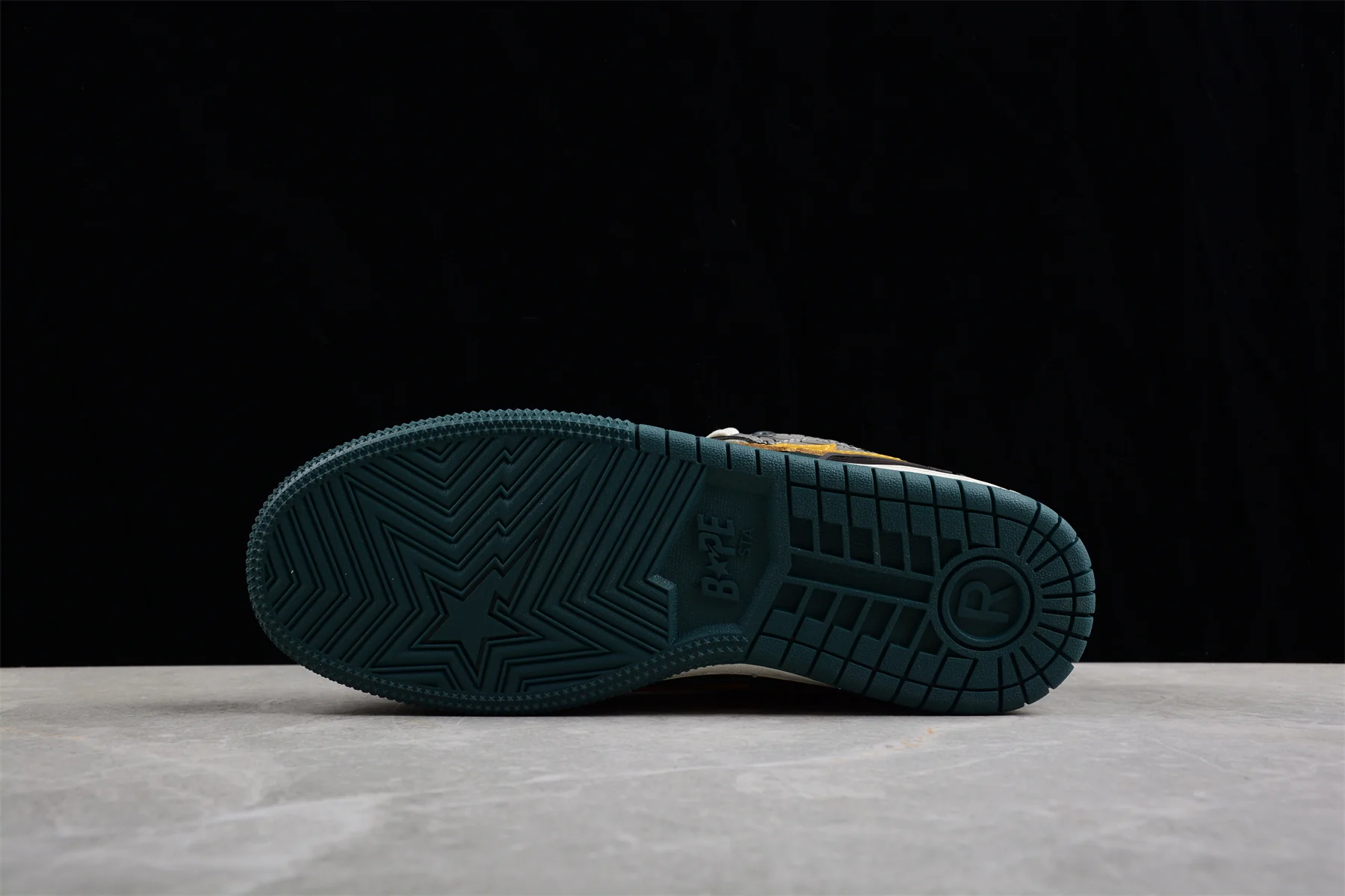 BAPE STA Low-Top Sneakers in Green and Yellow - Soul Replicas