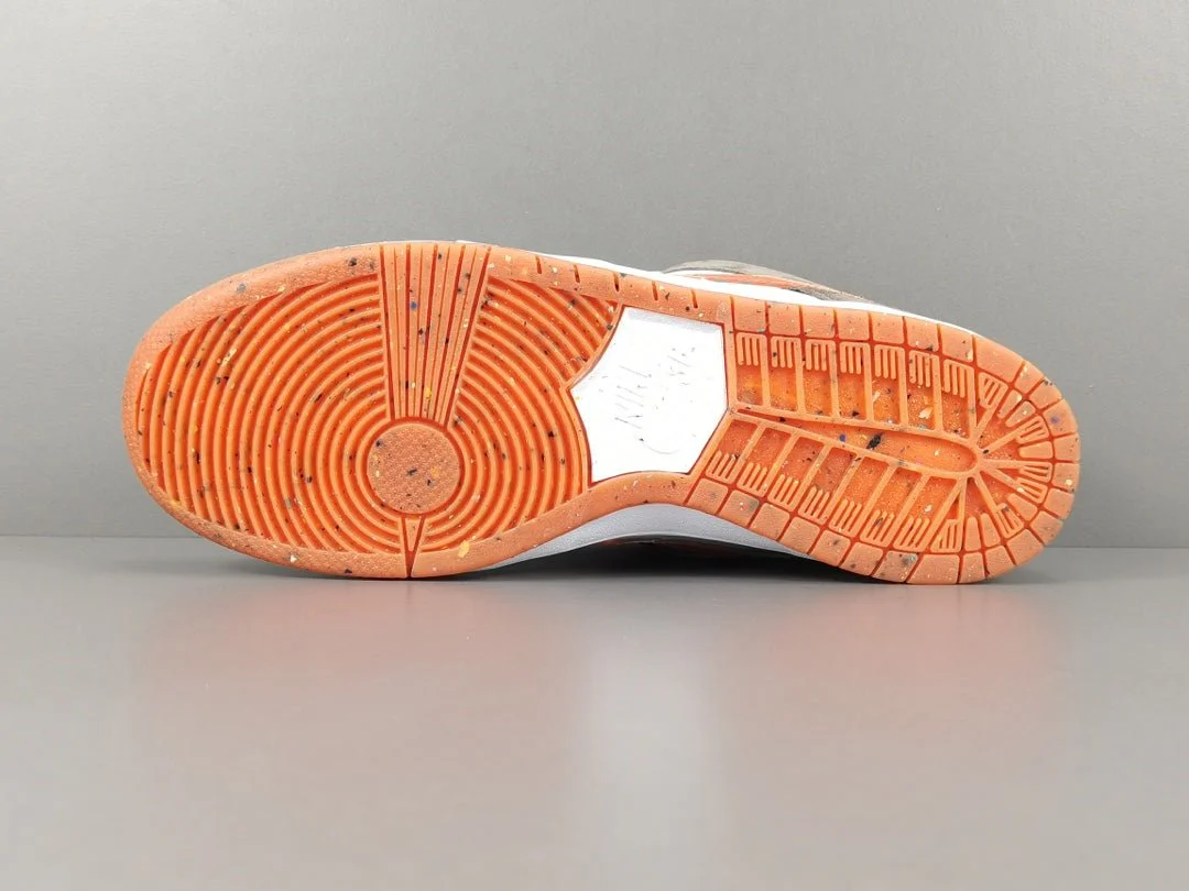 NIKE SB DUNK x CRUSHED D.C. - Soul Replicas