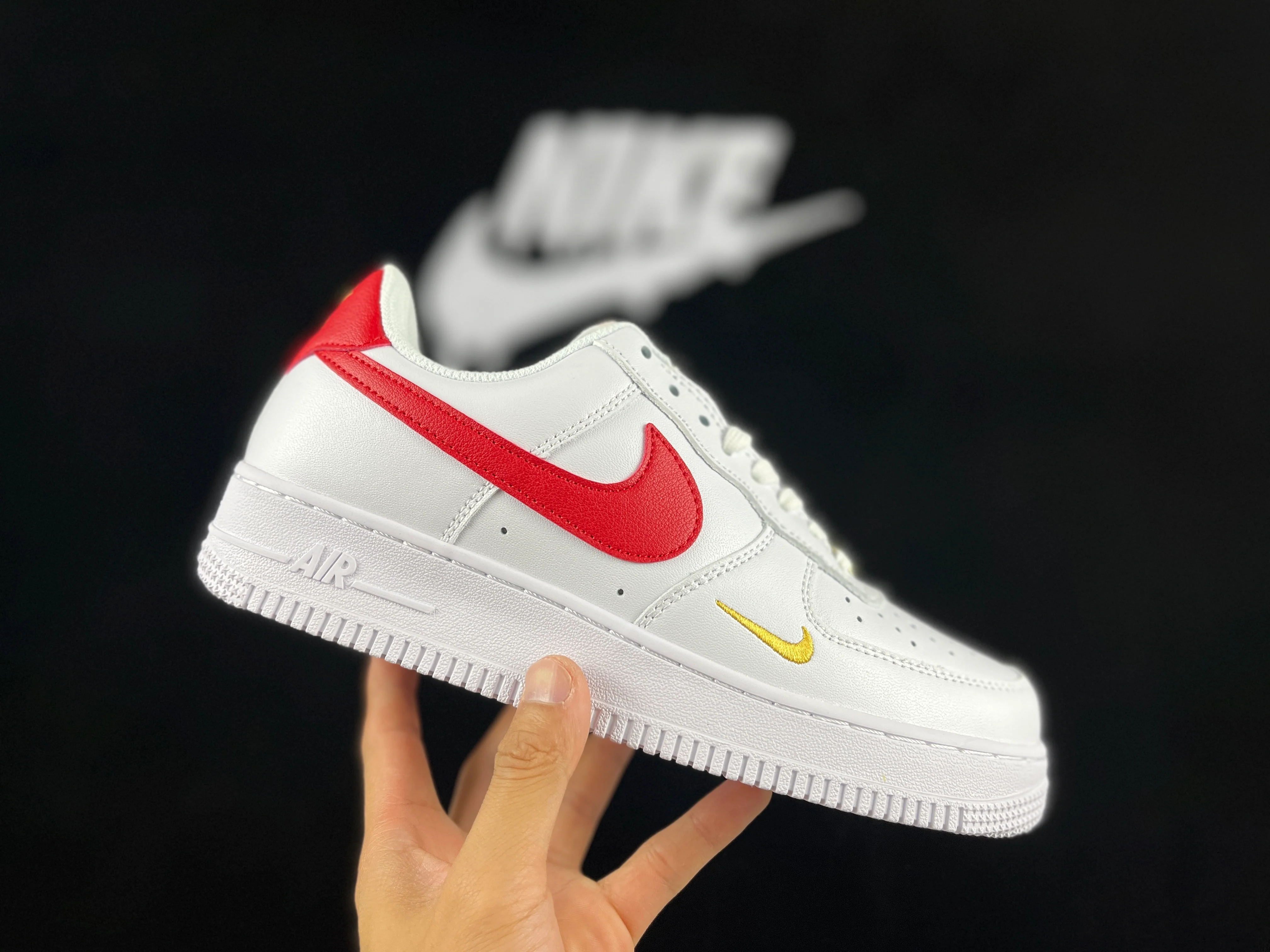 NIKE AIR FORCE 1 