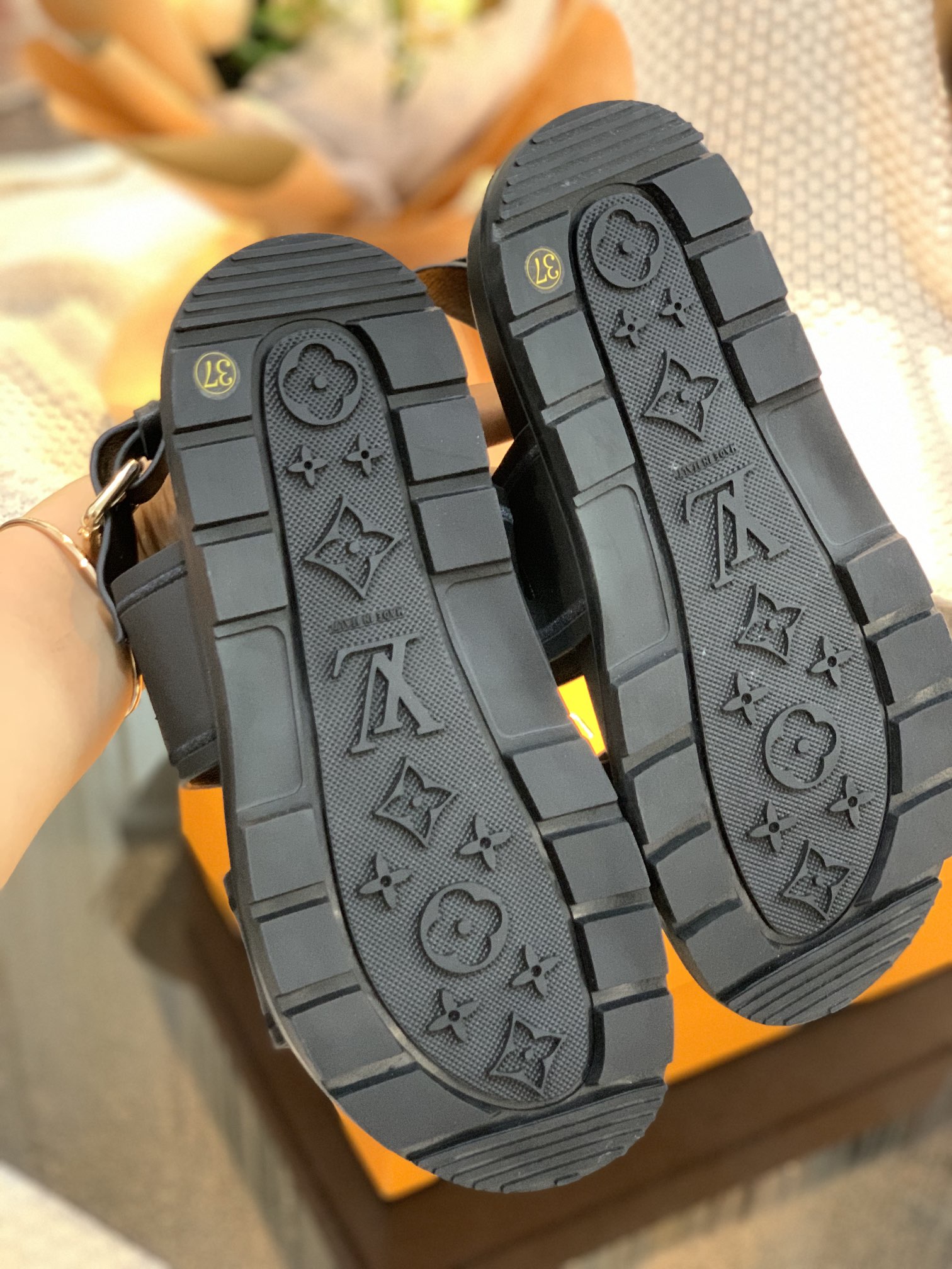 Louis Vuitton Women's Paseo flat Comfort Sandal Black For Women LV - Soul Replicas