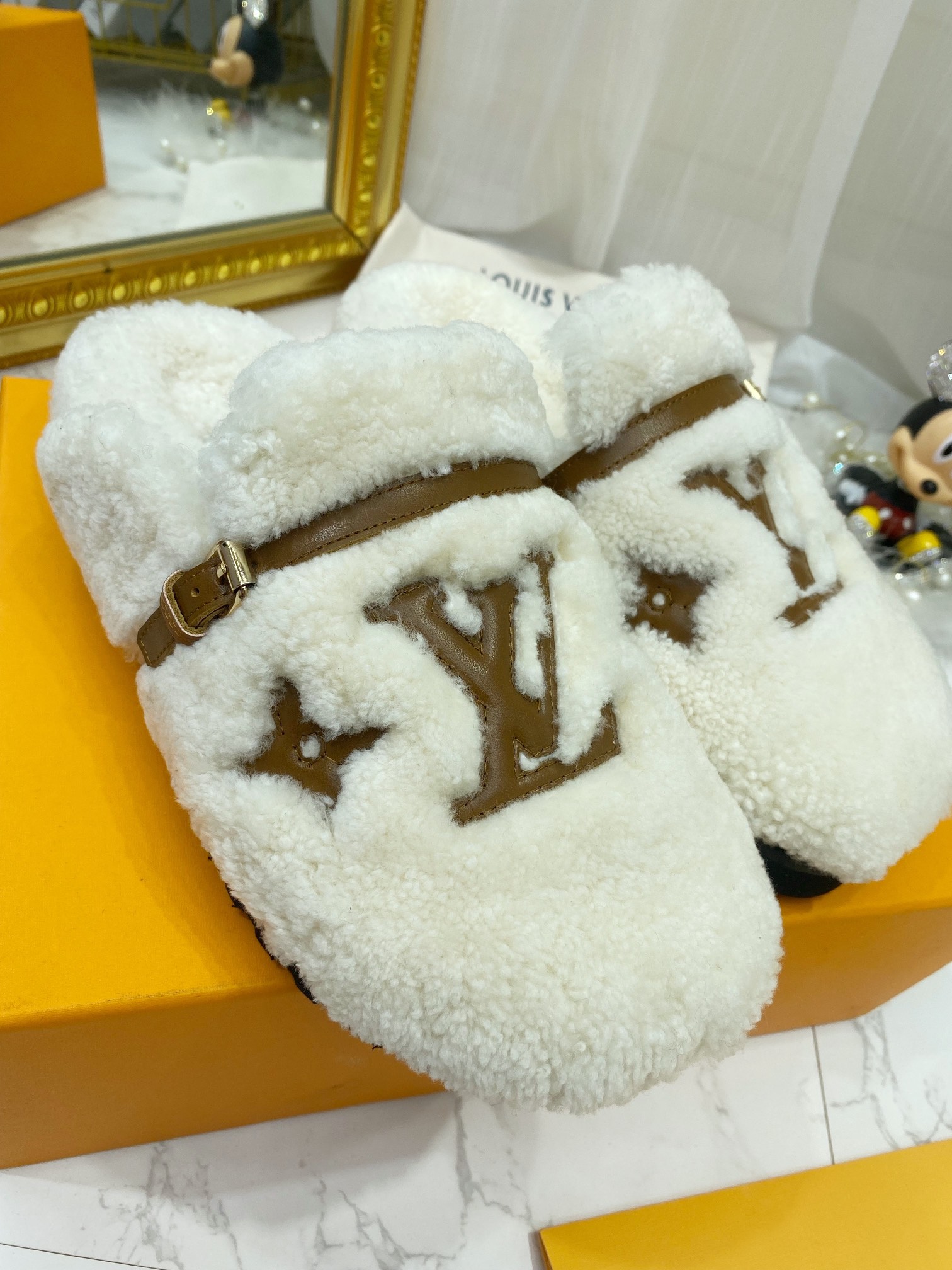 Louis Vuitton Women's Winterbreak Flat Comfort Mule White For Women LV - Soul Replicas