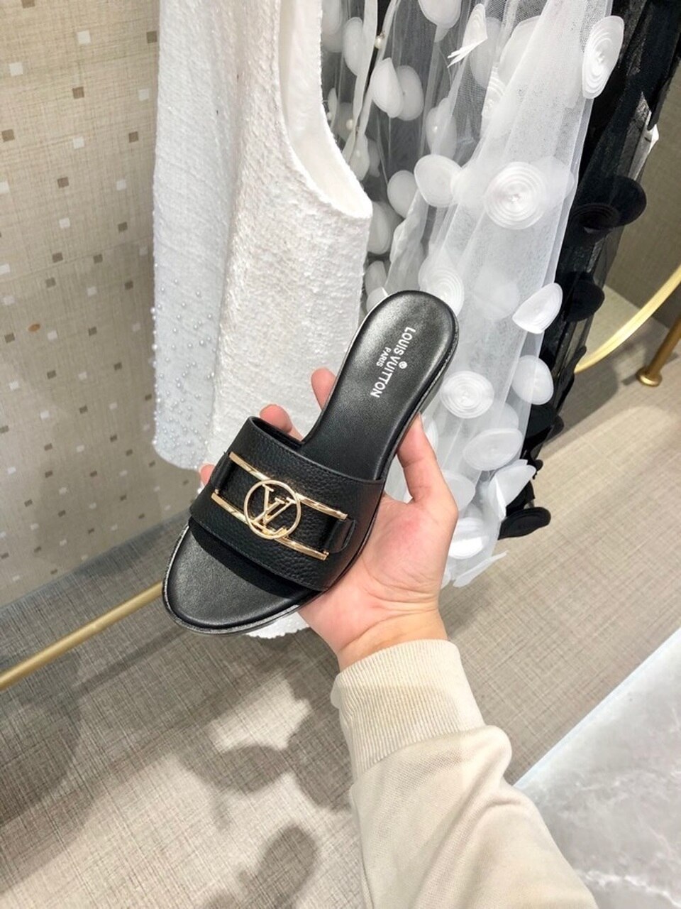 Louis Vuitton Lock It Mules Calfskin Leather Spring/Summer Collection Black - Soul Replicas