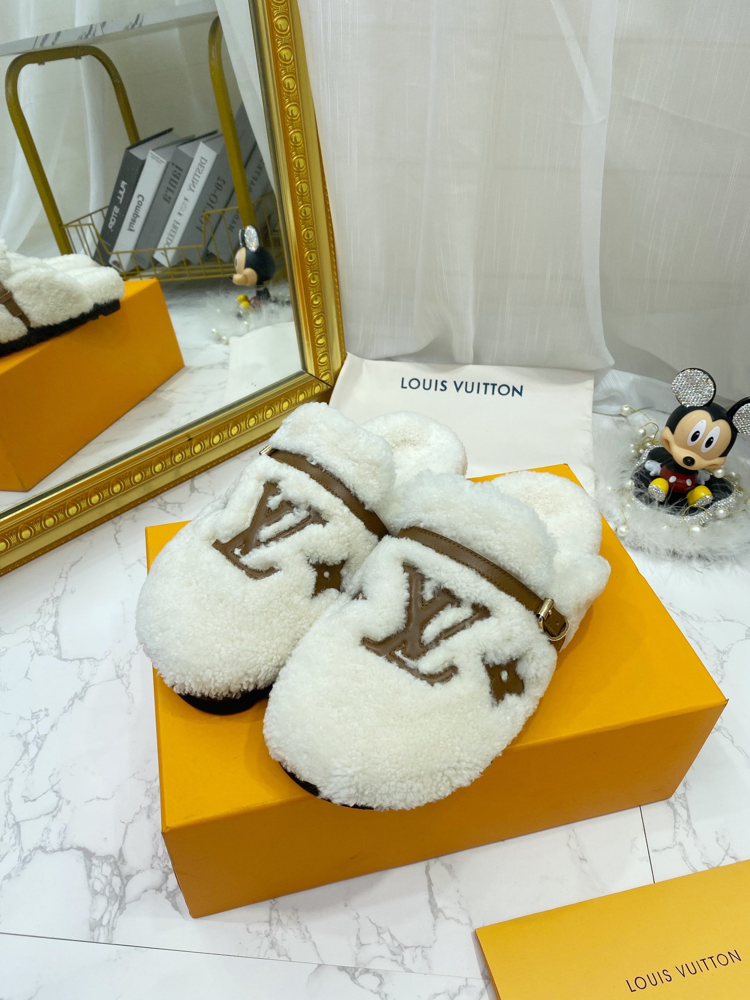 Louis Vuitton Women's Winterbreak Flat Comfort Mule White For Women LV - Soul Replicas