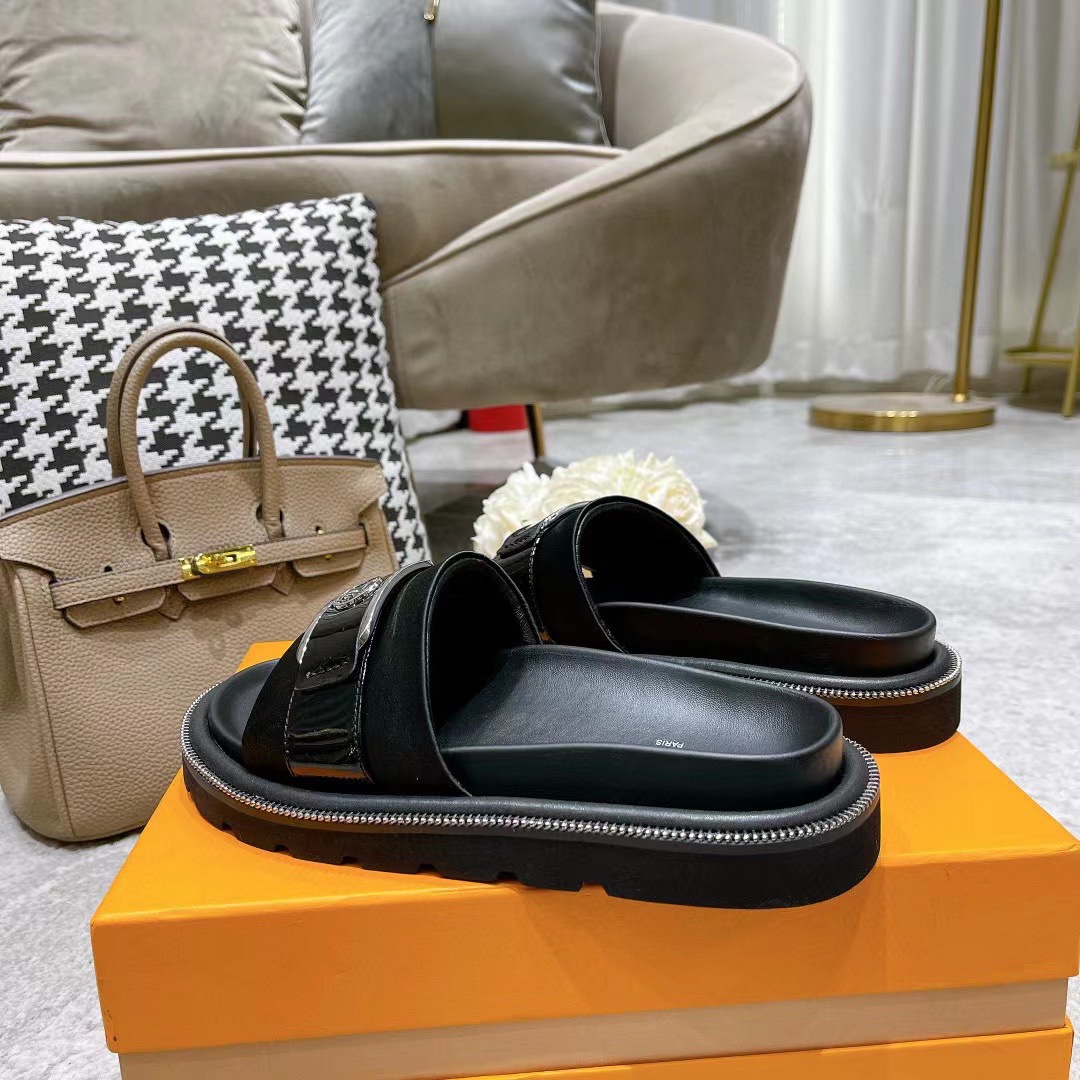 Louis Vuitton Women's Pool Pillow Flat Comfort Mule Black For Women LV - Soul Replicas