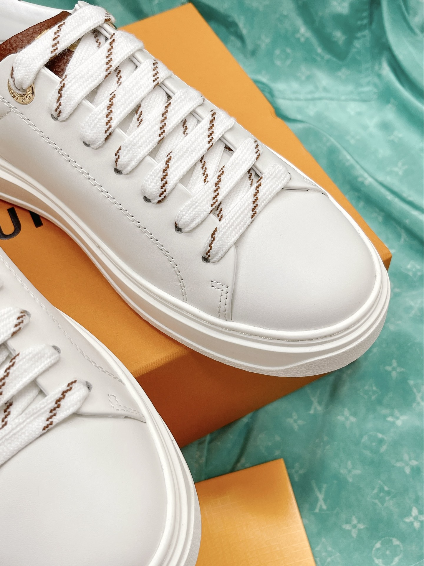 Louis Vuitton Women's Time Out Trainers White For Women LV - Soul Replicas