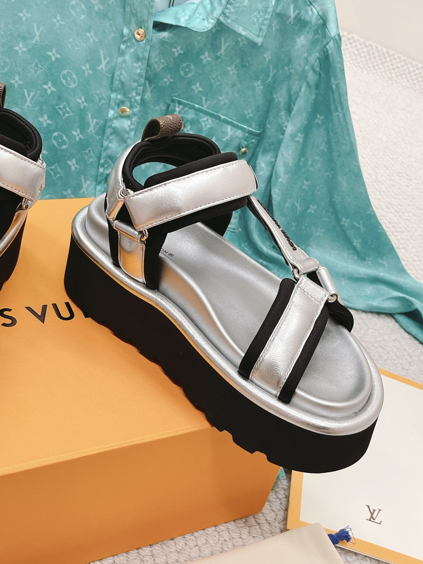 Louis Vuitton Women's Pool Pillow Flatform Comfort Sandal Sliver For Women LV 1AACHA - Soul Replicas