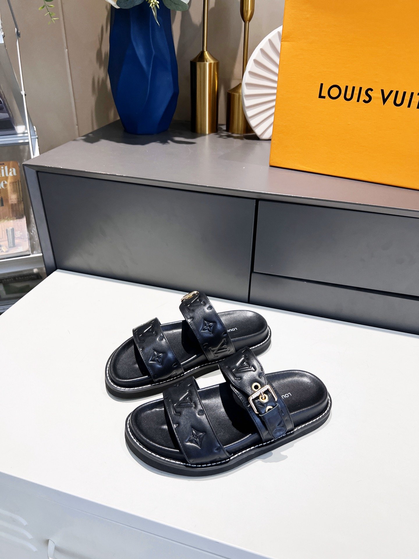 Louis Vuitton Women's Bom Dia Flat Mule Black For Women LV - Soul Replicas