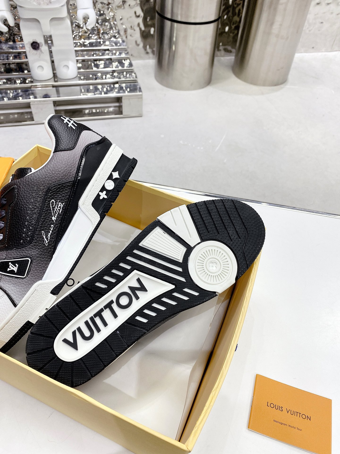 Louis Vuitton Women's LV Trainers Black For Women LV - Soul Replicas