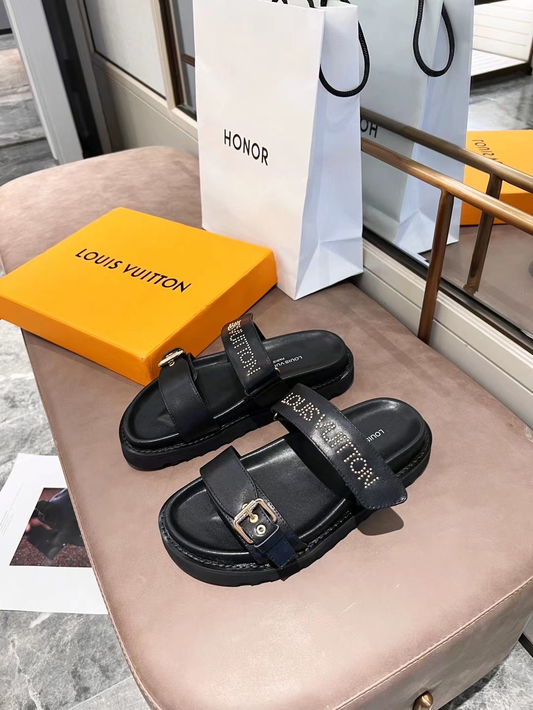 Louis Vuitton Women's Bom Dia Flat Mule Black For Women LV - Soul Replicas