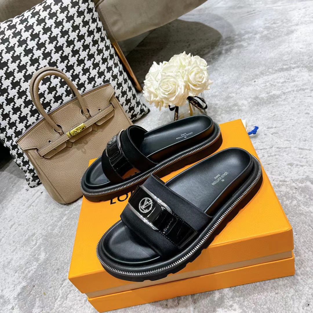 Louis Vuitton Women's Pool Pillow Flat Comfort Mule Black For Women LV - Soul Replicas