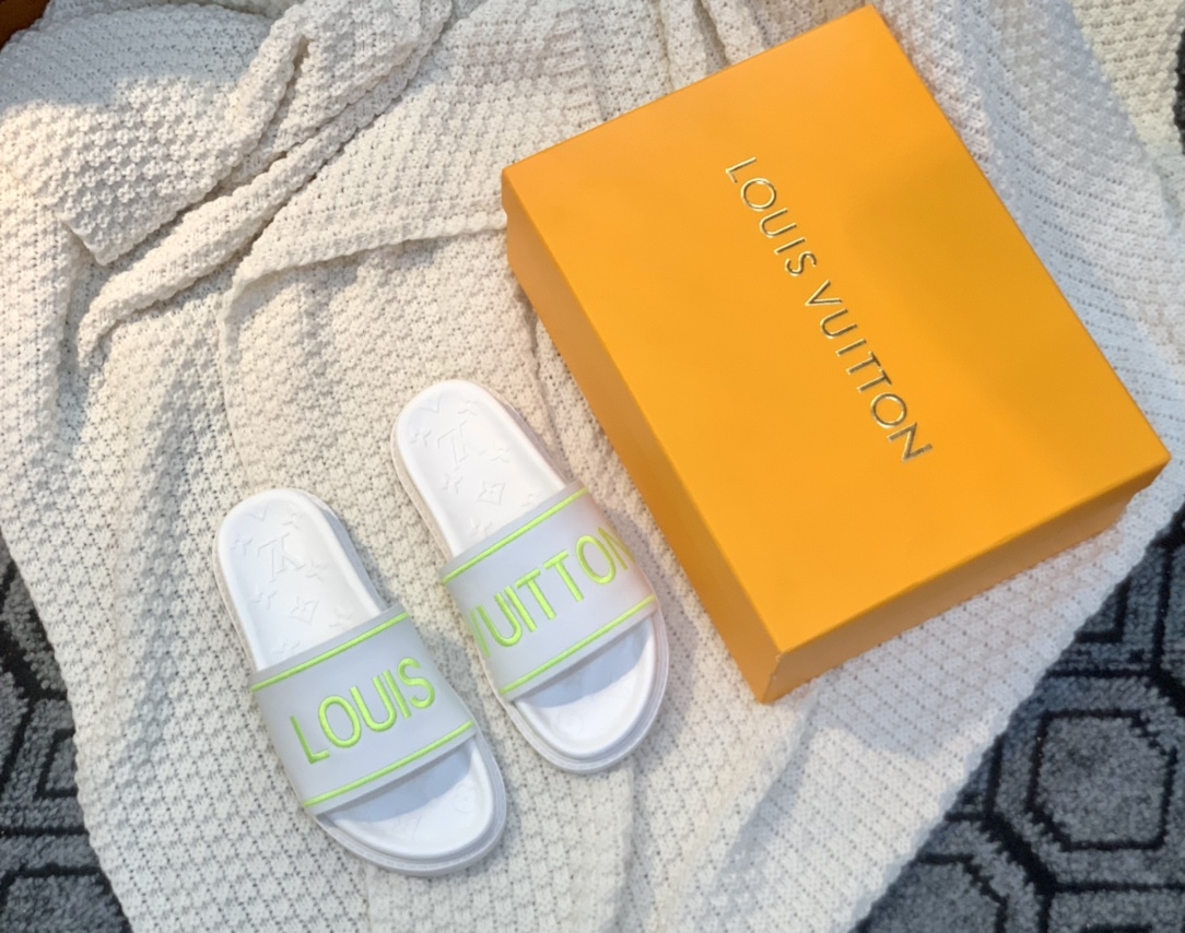 Louis Vuitton Women's Pool Pillow Flat Comfort Mule White For Women LV - Soul Replicas